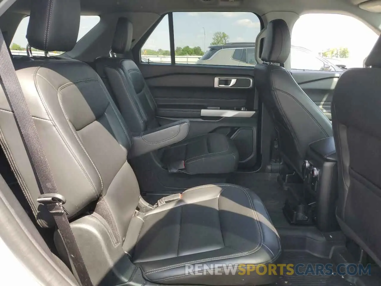 11 Photograph of a damaged car 1FMSK7DH1NGB39236 FORD EXPLORER 2022