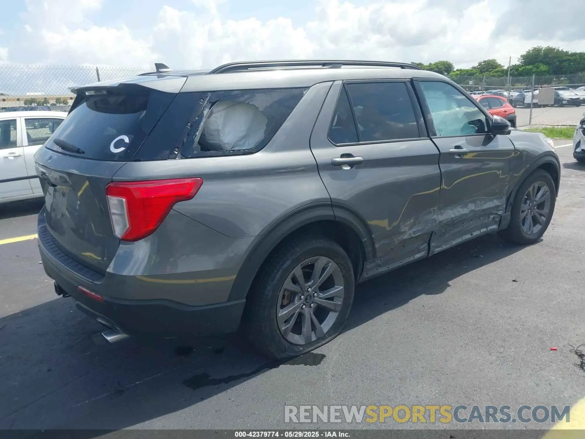 4 Photograph of a damaged car 1FMSK7DH2NGC46747 FORD EXPLORER 2022