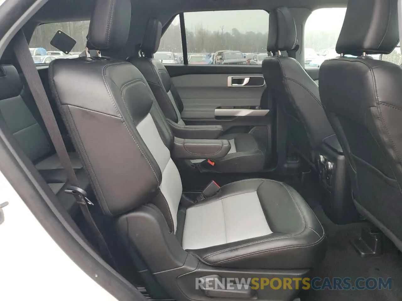 11 Photograph of a damaged car 1FMSK7DH3NGA09409 FORD EXPLORER 2022