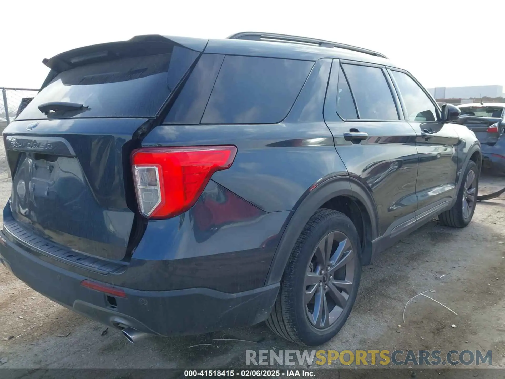 4 Photograph of a damaged car 1FMSK7DH3NGA14352 FORD EXPLORER 2022