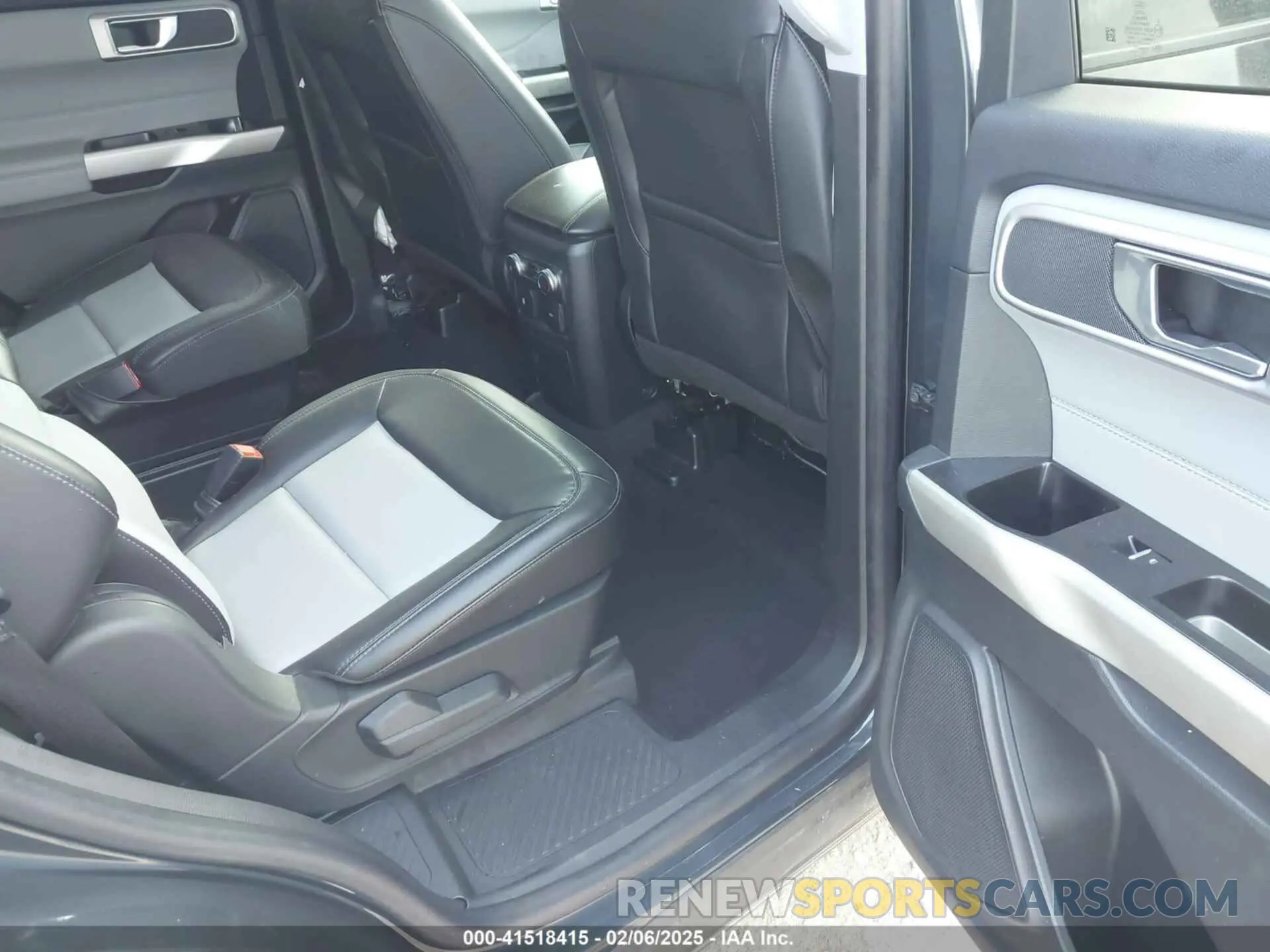 8 Photograph of a damaged car 1FMSK7DH3NGA14352 FORD EXPLORER 2022