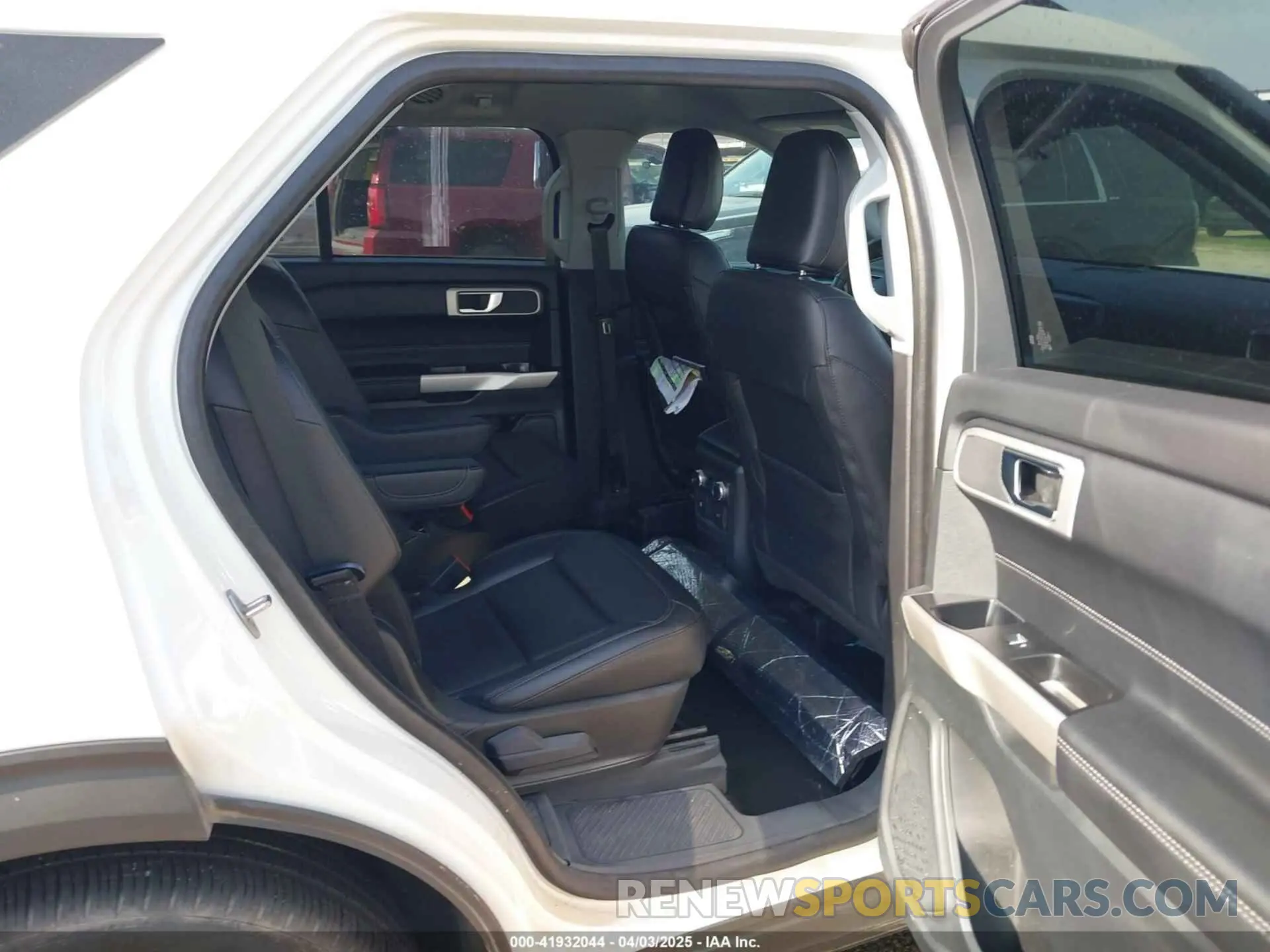 8 Photograph of a damaged car 1FMSK7DH6NGC49022 FORD EXPLORER 2022