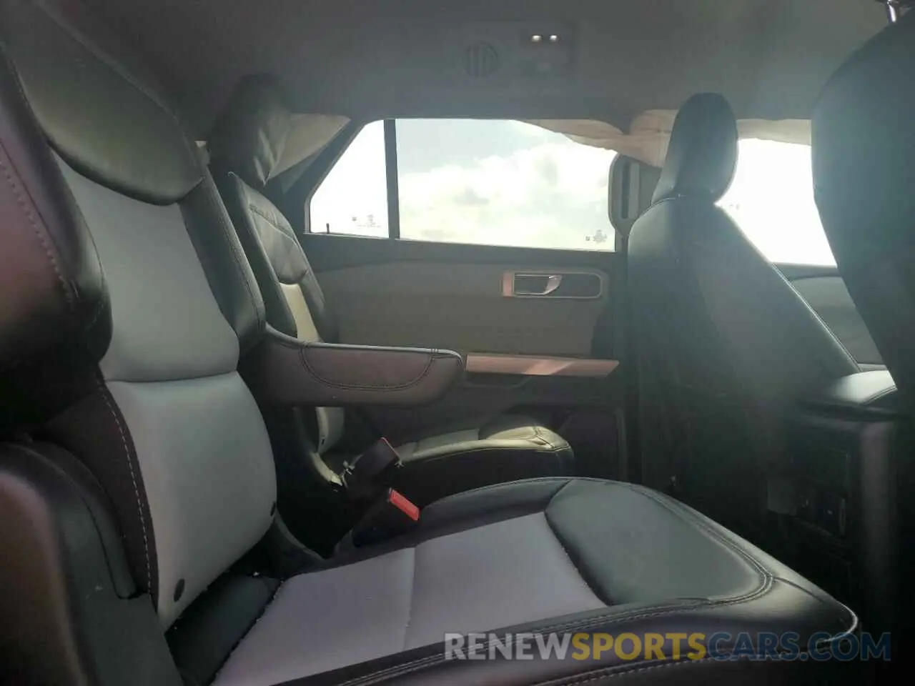 13 Photograph of a damaged car 1FMSK7DH8NGB34292 FORD EXPLORER 2022