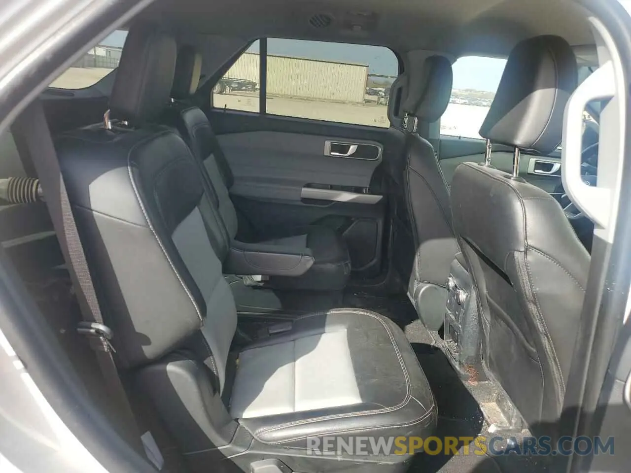 11 Photograph of a damaged car 1FMSK7DHXNGA19113 FORD EXPLORER 2022