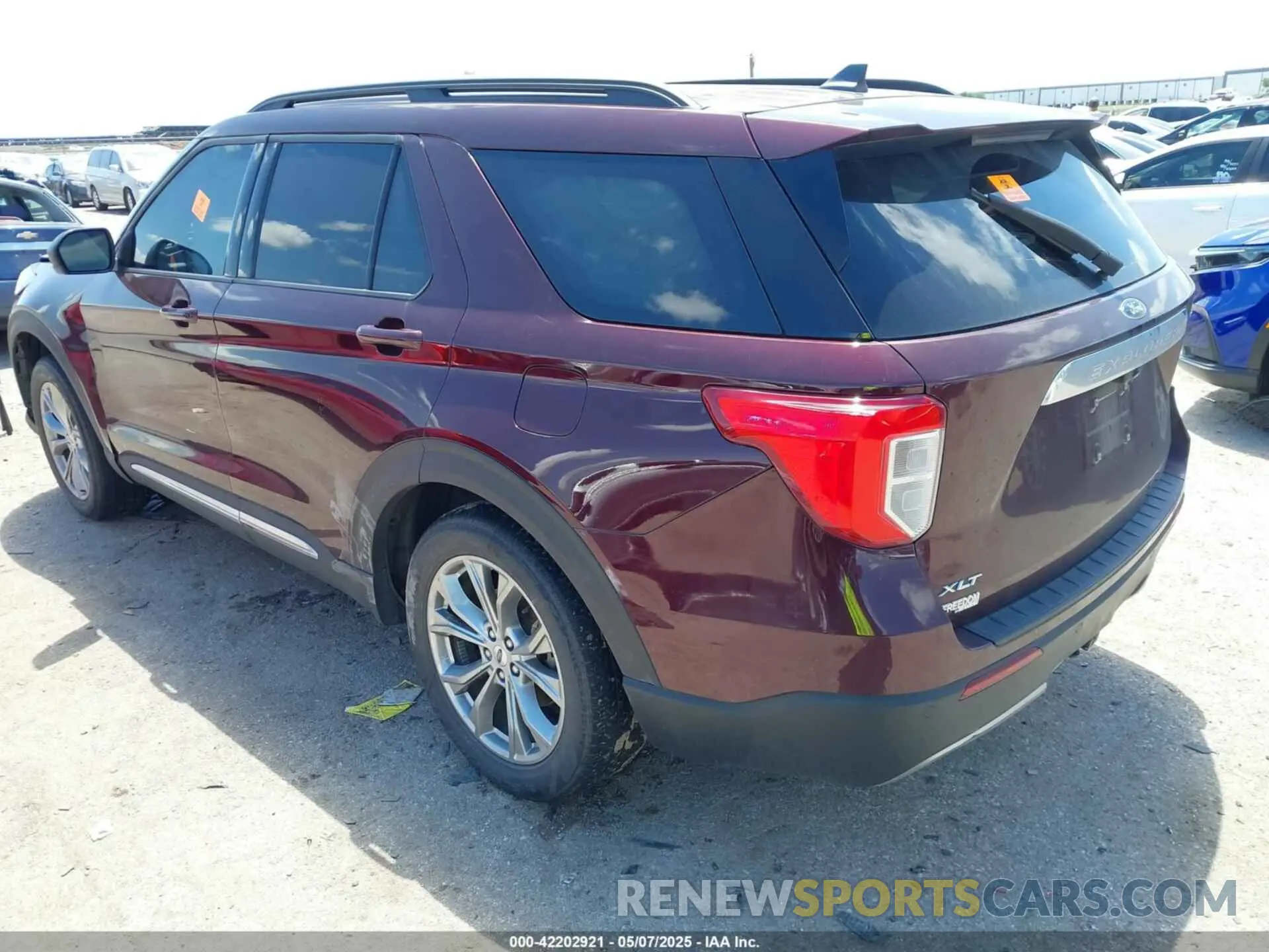3 Photograph of a damaged car 1FMSK7DHXNGA33433 FORD EXPLORER 2022