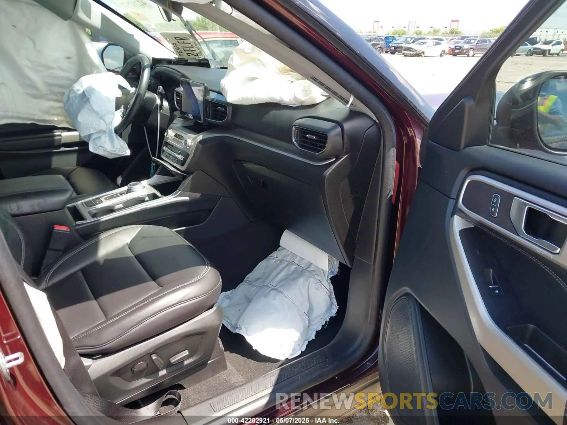 5 Photograph of a damaged car 1FMSK7DHXNGA33433 FORD EXPLORER 2022