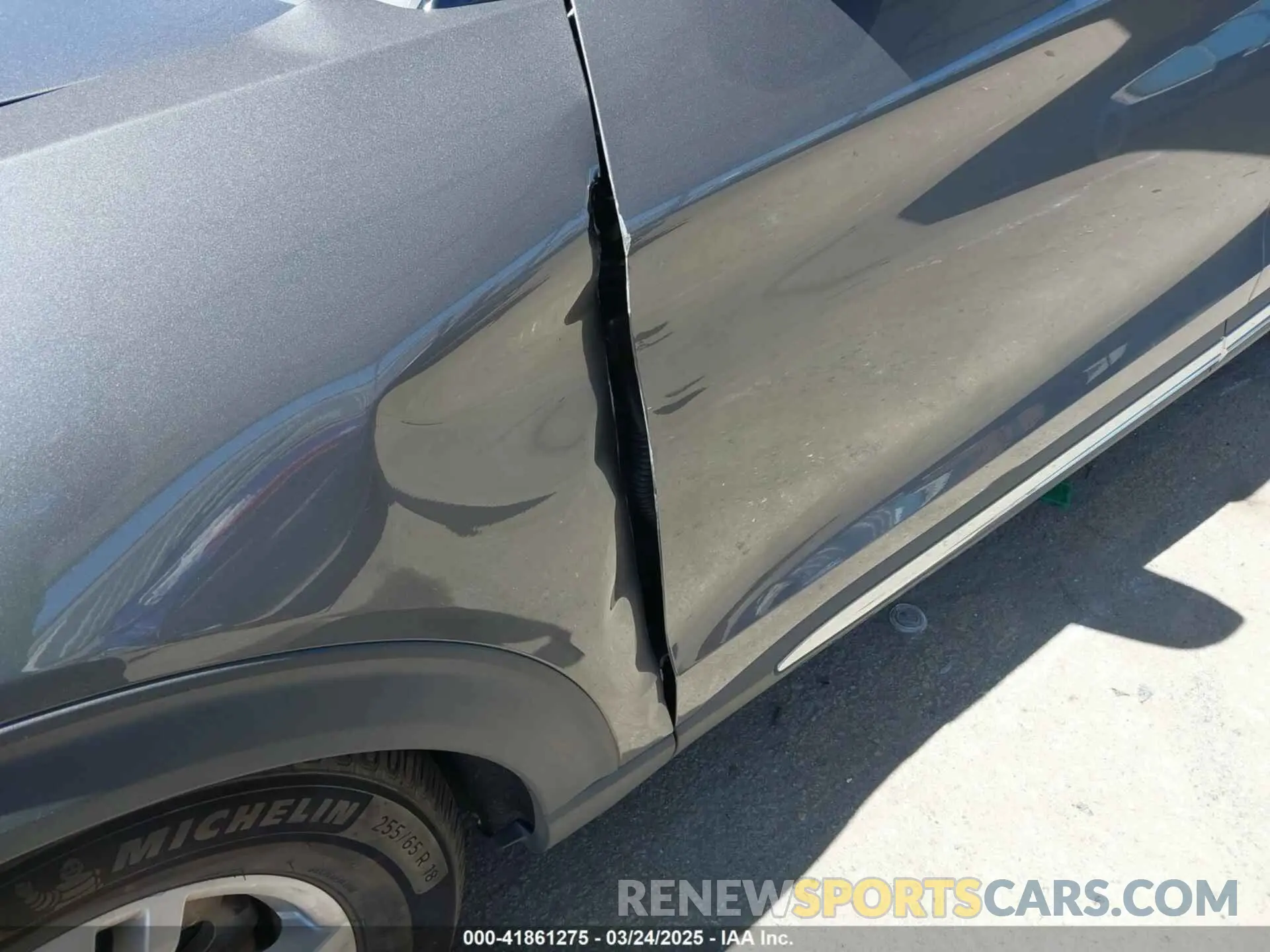 18 Photograph of a damaged car 1FMSK7DHXNGA44951 FORD EXPLORER 2022