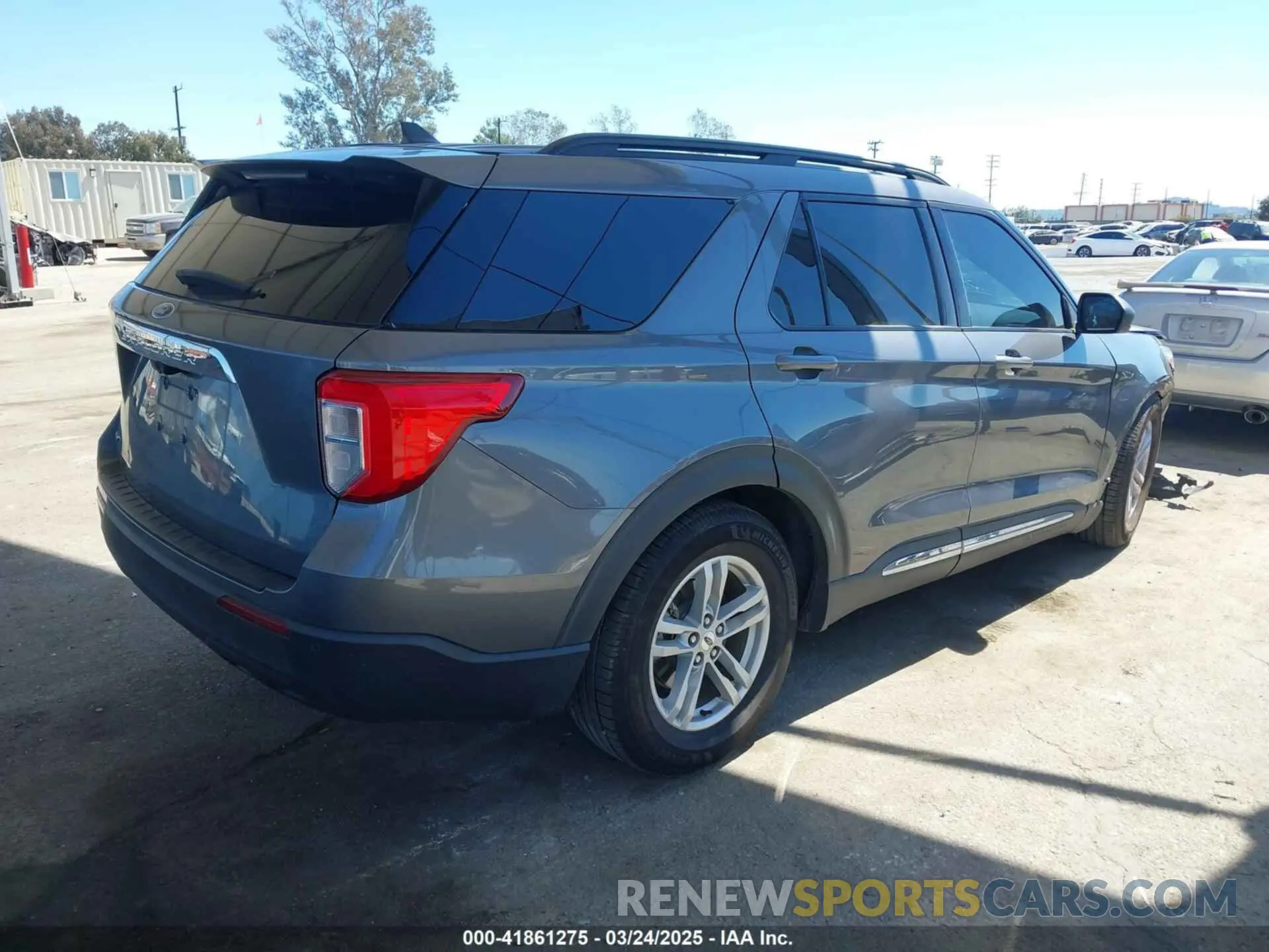 4 Photograph of a damaged car 1FMSK7DHXNGA44951 FORD EXPLORER 2022
