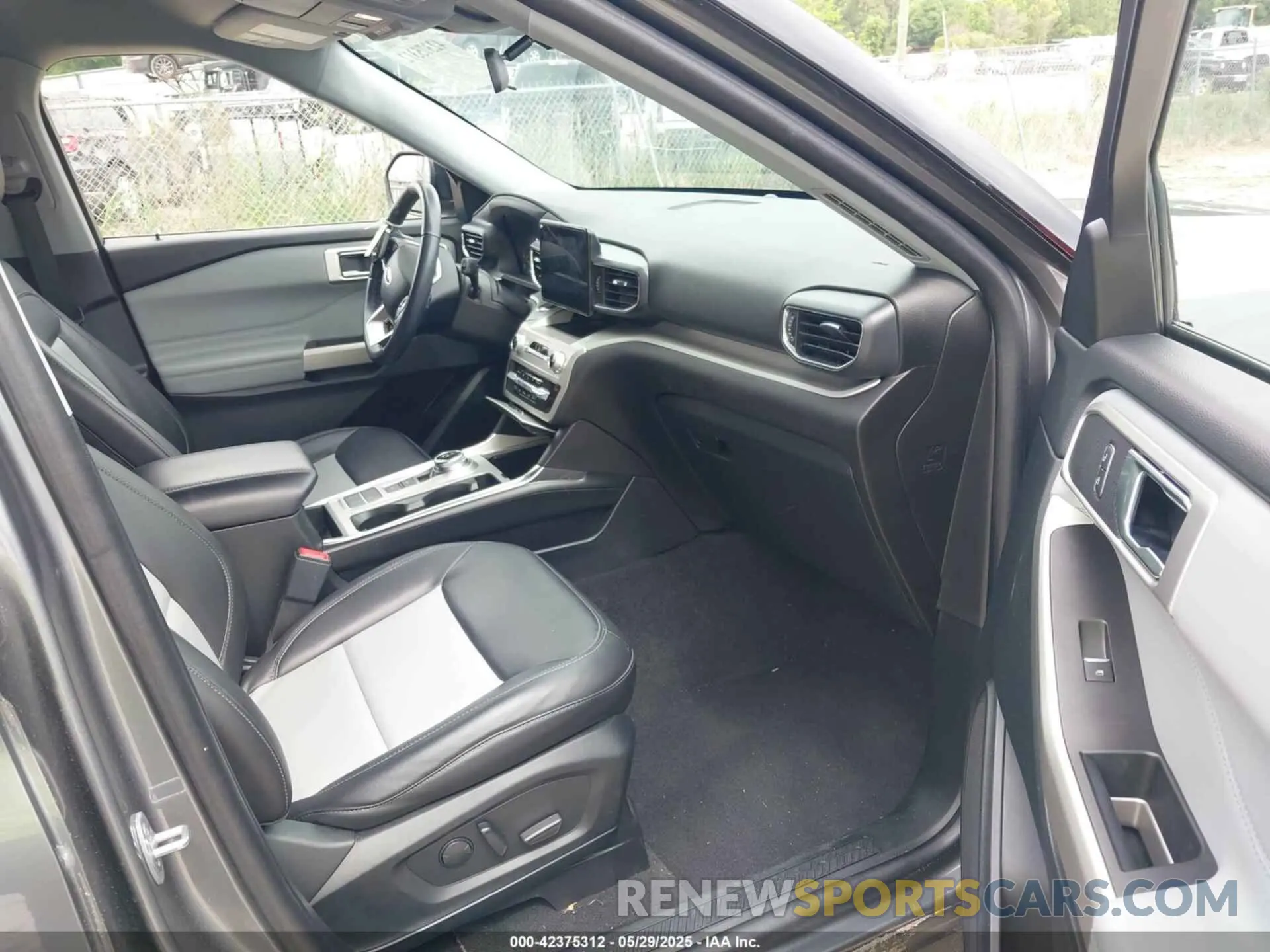 5 Photograph of a damaged car 1FMSK7DHXNGB36481 FORD EXPLORER 2022