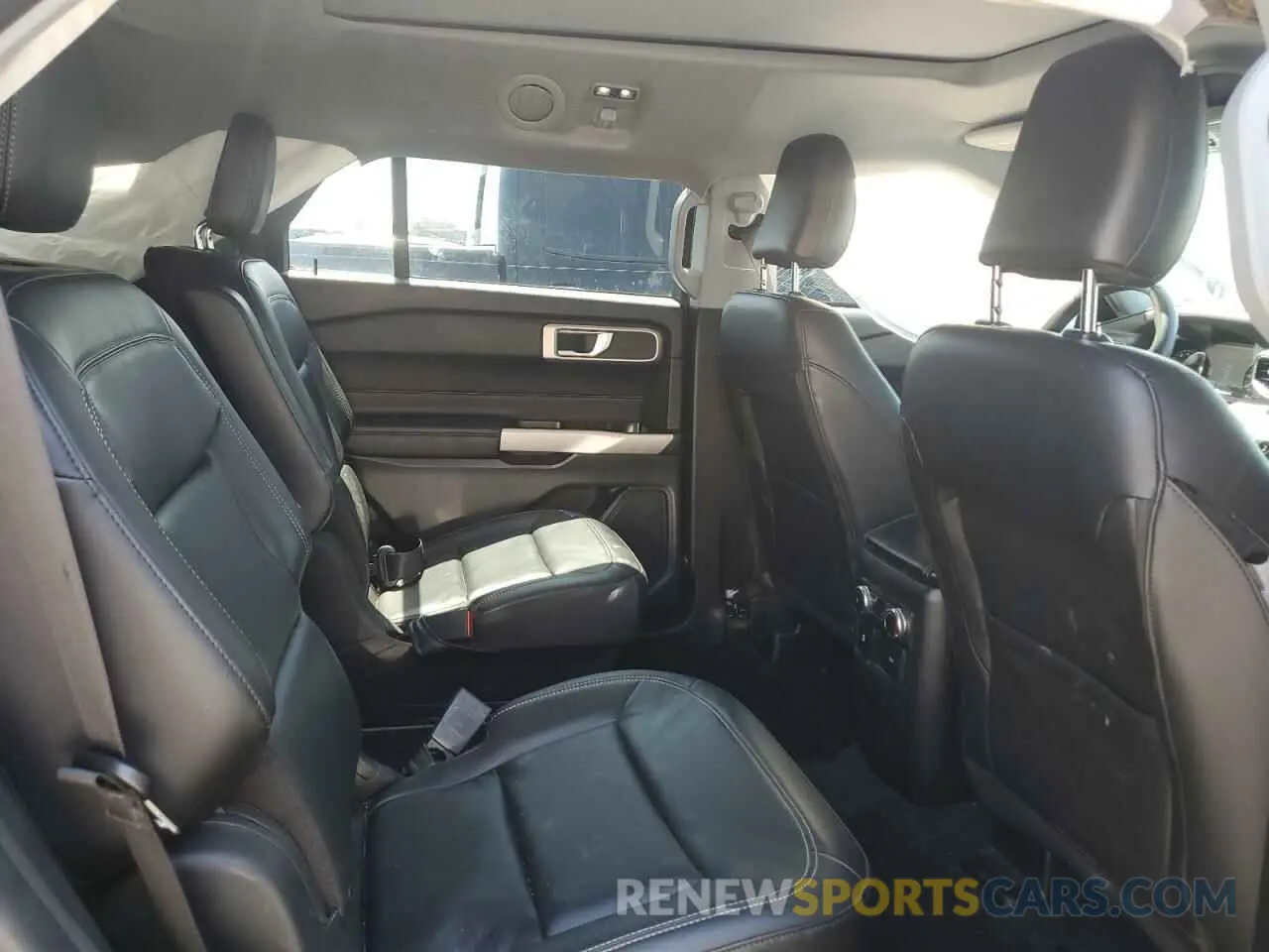 11 Photograph of a damaged car 1FMSK7DHXNGC43658 FORD EXPLORER 2022