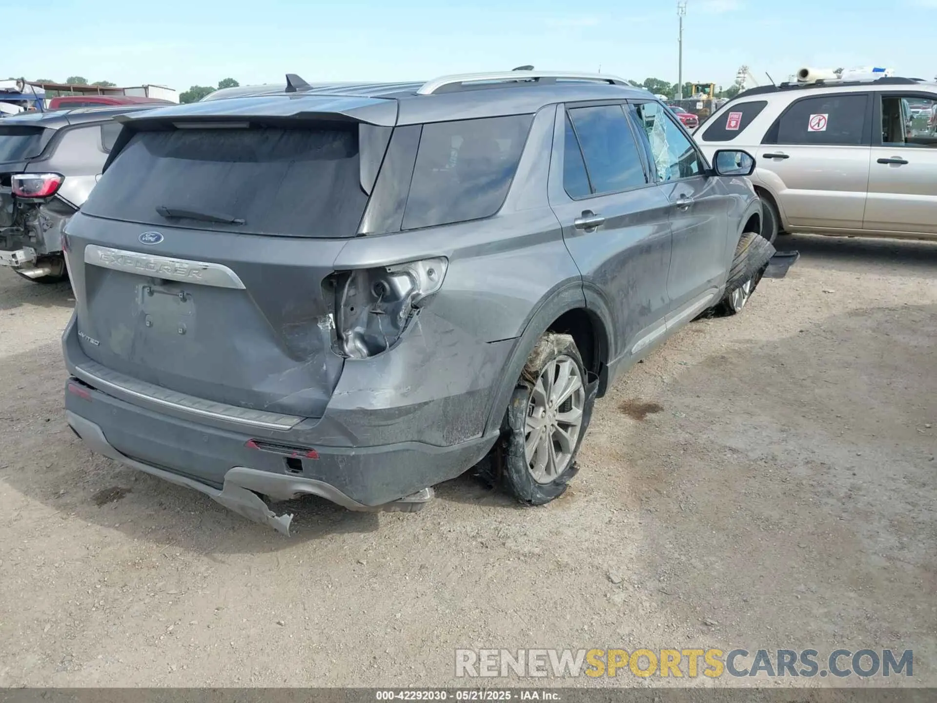 4 Photograph of a damaged car 1FMSK7FH6NGA94680 FORD EXPLORER 2022