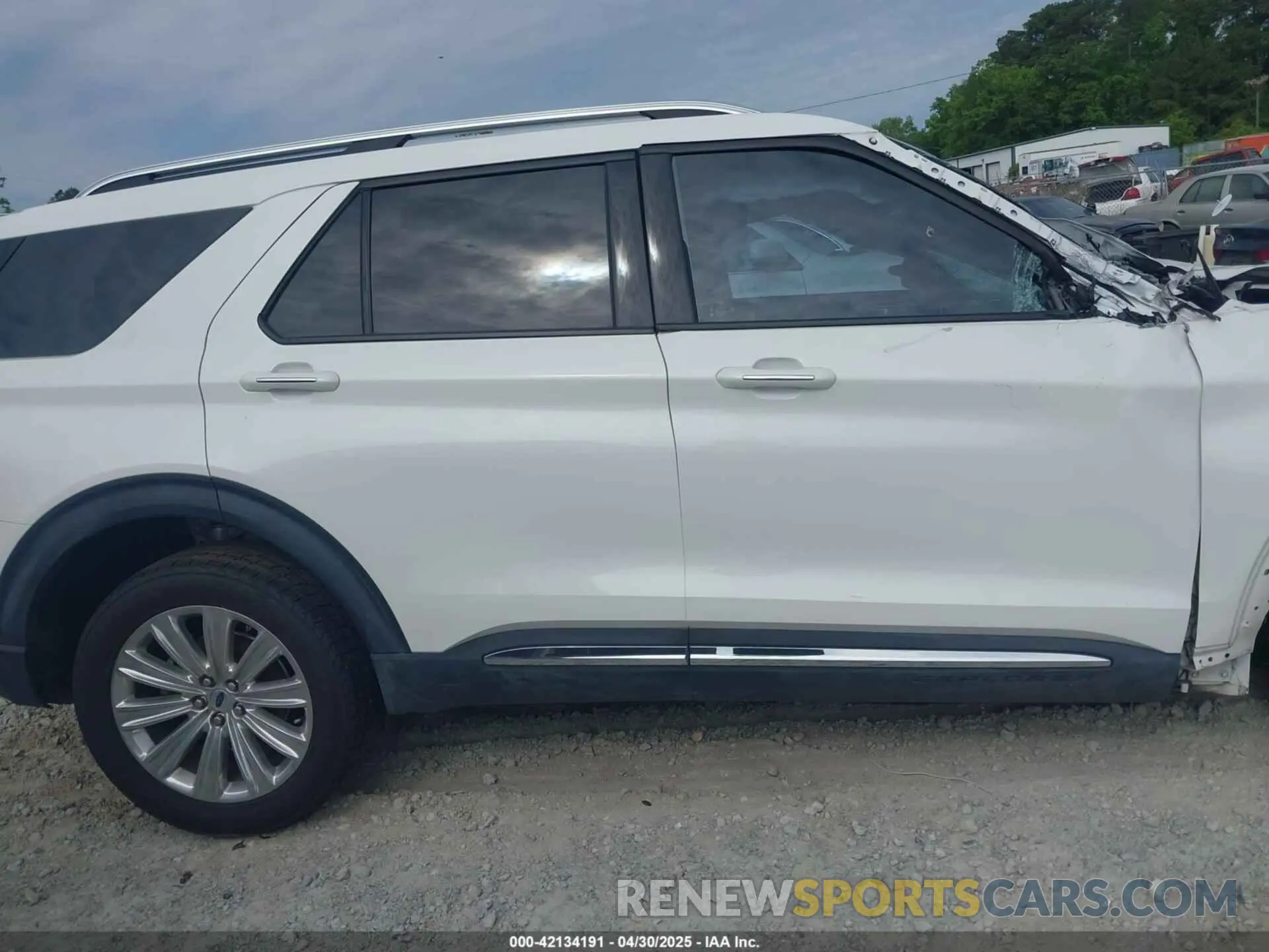 13 Photograph of a damaged car 1FMSK7FH8NGA65164 FORD EXPLORER 2022