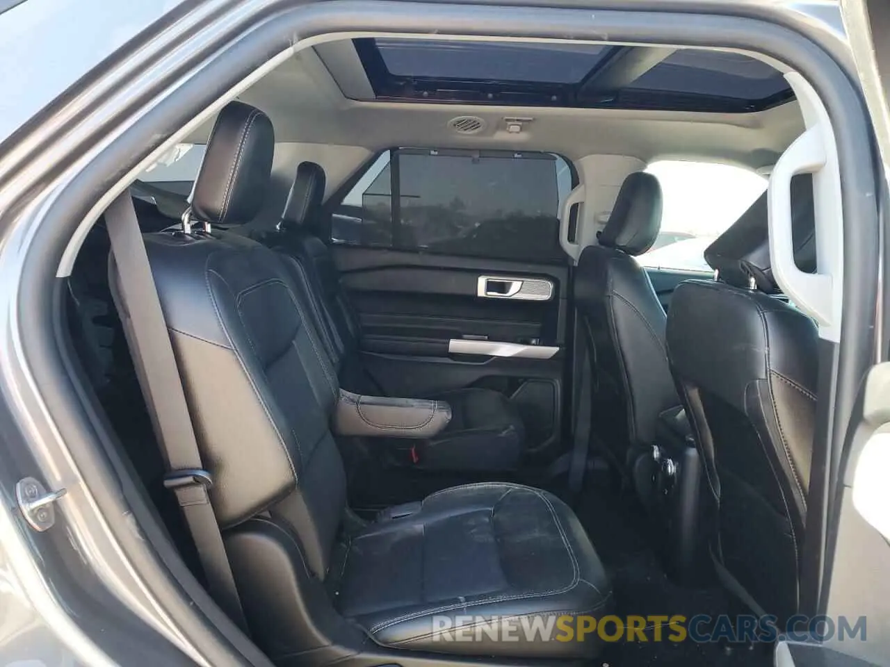 11 Photograph of a damaged car 1FMSK7FHXNGA71290 FORD EXPLORER 2022