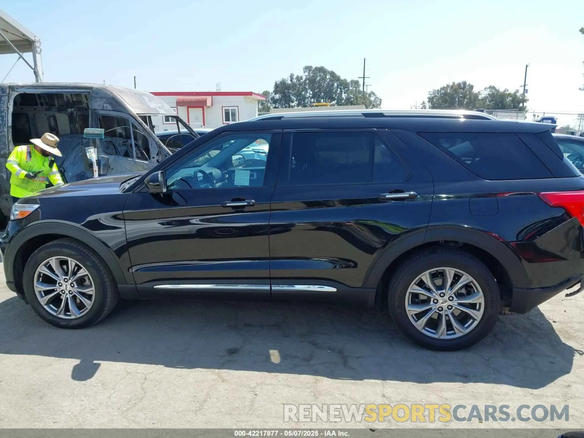 14 Photograph of a damaged car 1FMSK7FHXNGB19421 FORD EXPLORER 2022