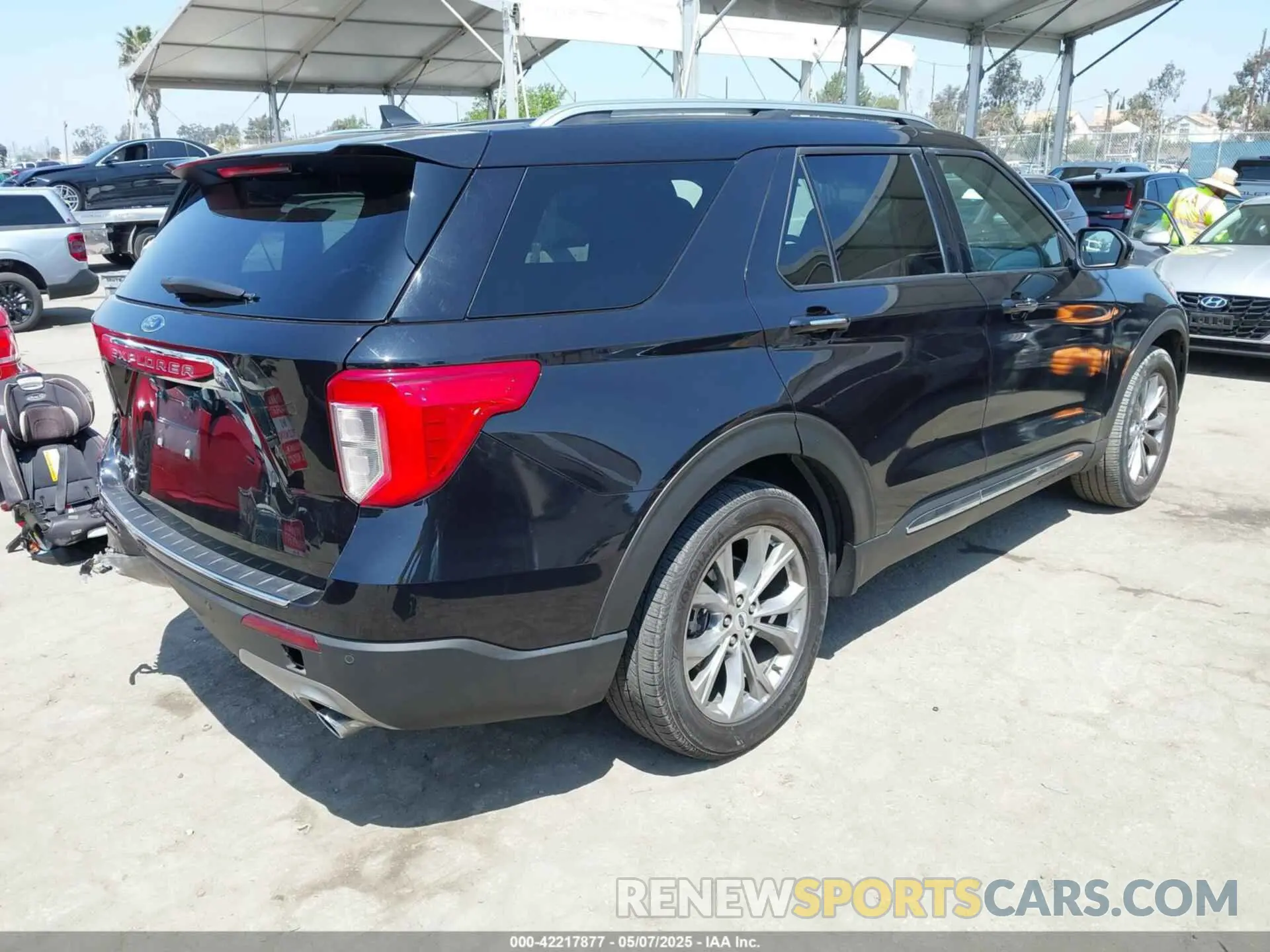 4 Photograph of a damaged car 1FMSK7FHXNGB19421 FORD EXPLORER 2022