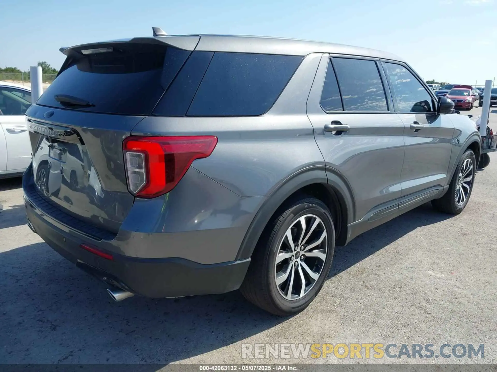 4 Photograph of a damaged car 1FMSK7KH7NGB61924 FORD EXPLORER 2022