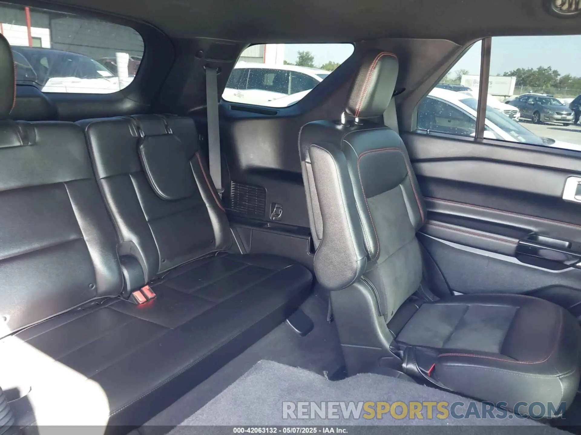 8 Photograph of a damaged car 1FMSK7KH7NGB61924 FORD EXPLORER 2022
