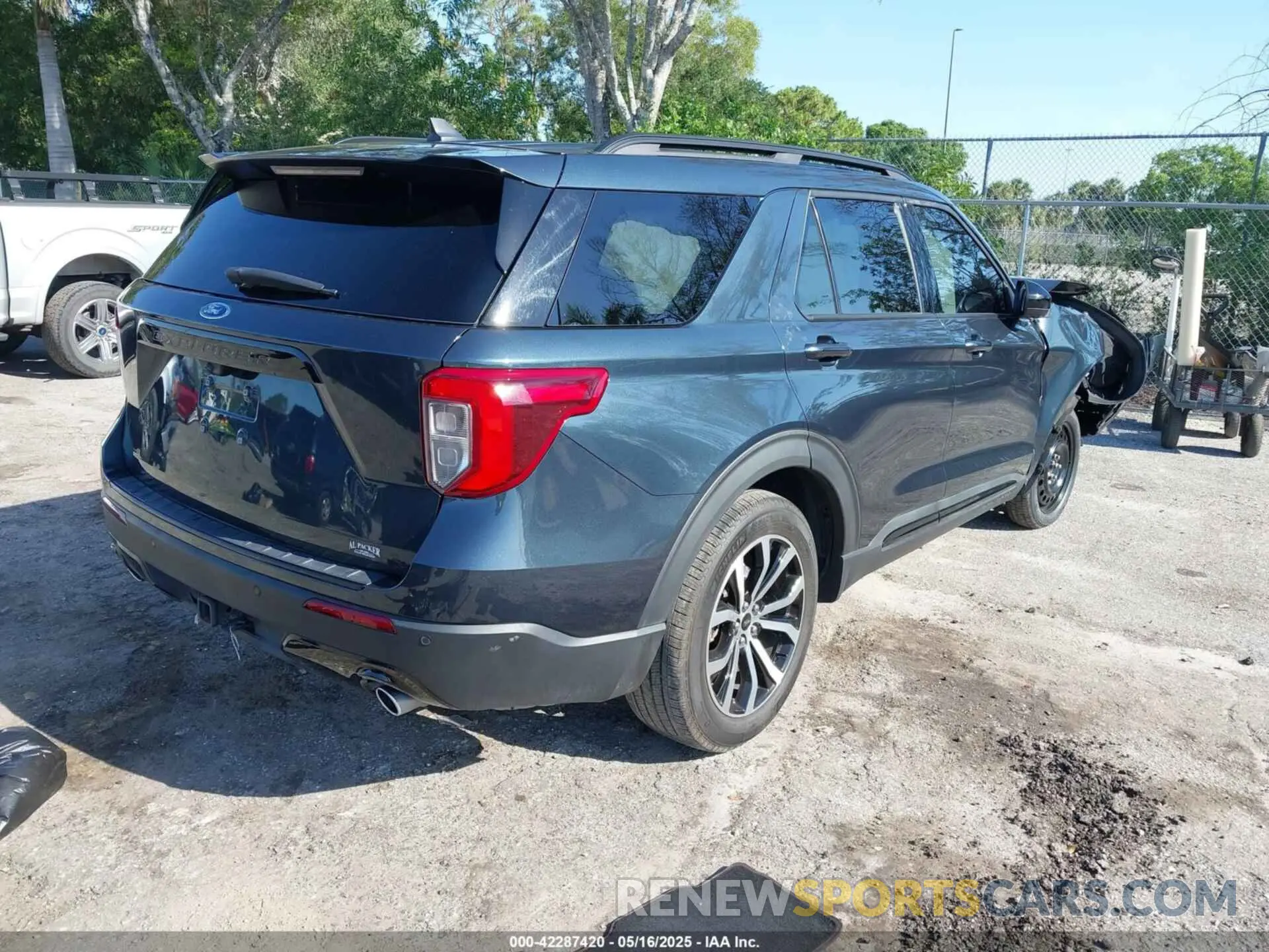 4 Photograph of a damaged car 1FMSK7KH9NGB68860 FORD EXPLORER 2022
