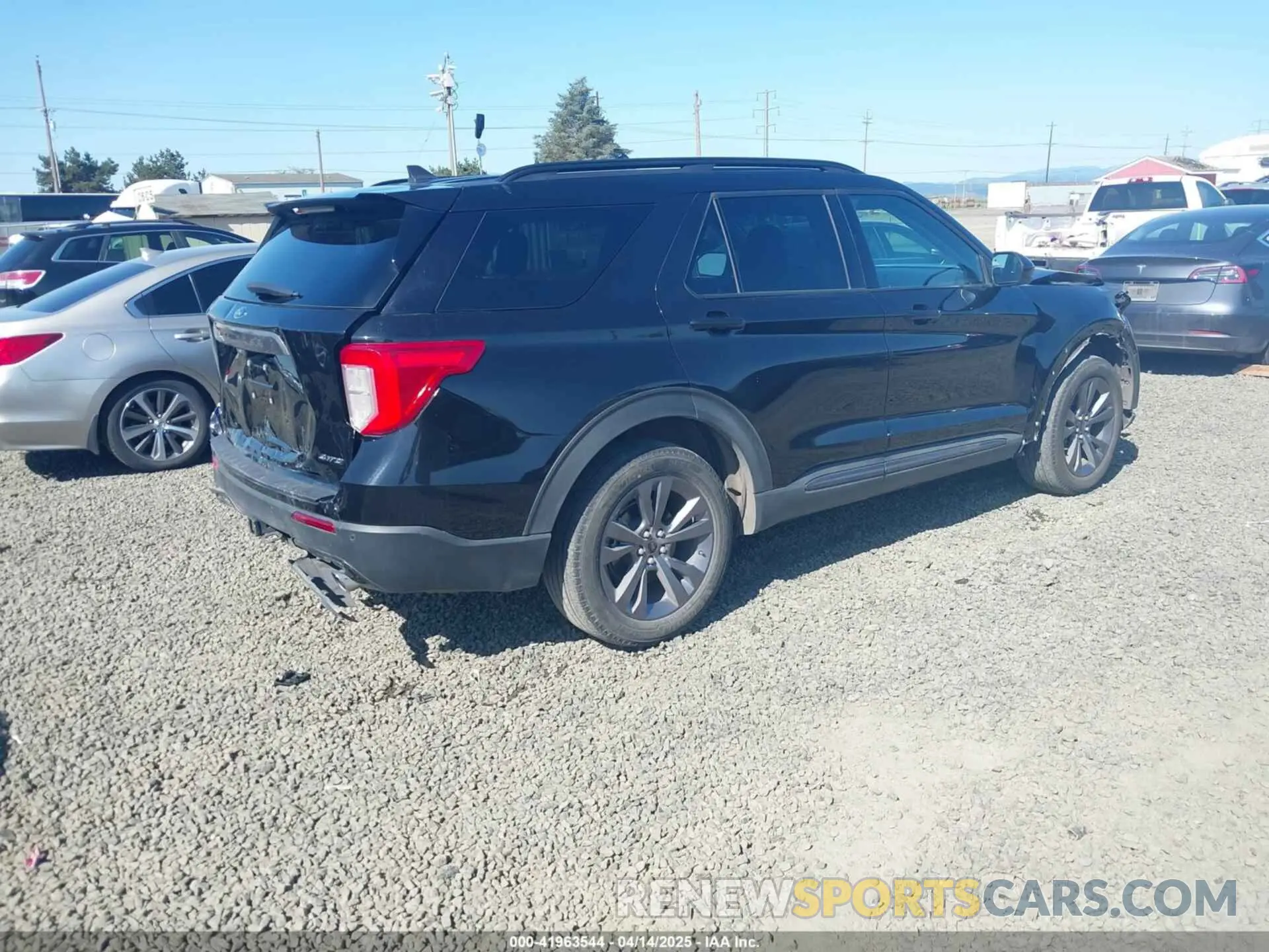 4 Photograph of a damaged car 1FMSK8DH1NGA61725 FORD EXPLORER 2022