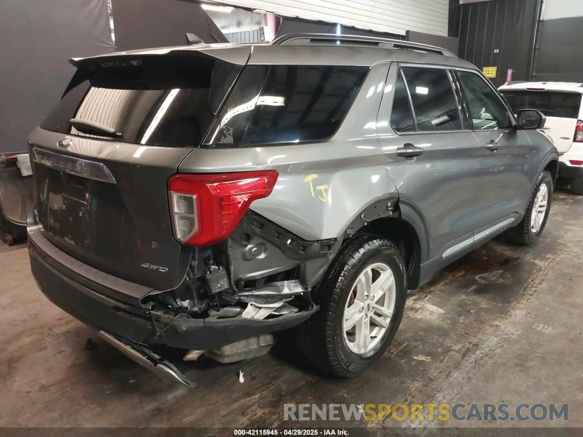 4 Photograph of a damaged car 1FMSK8DH1NGC17374 FORD EXPLORER 2022