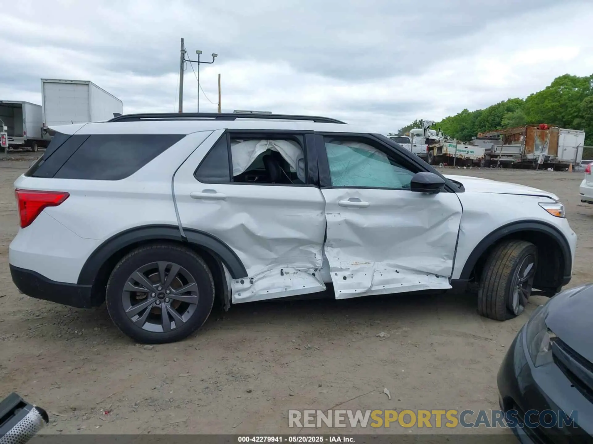 13 Photograph of a damaged car 1FMSK8DH2NGA54640 FORD EXPLORER 2022