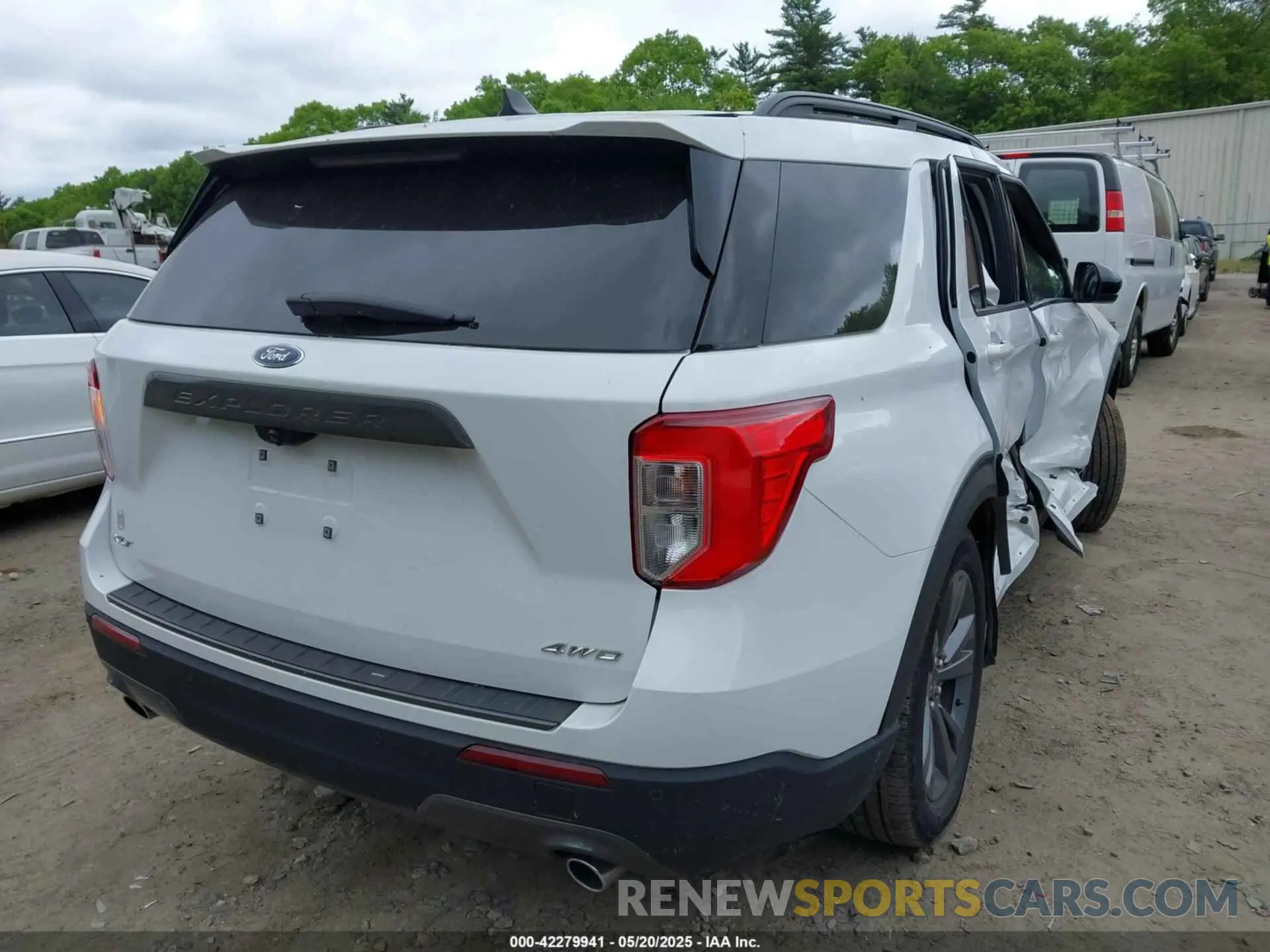 4 Photograph of a damaged car 1FMSK8DH2NGA54640 FORD EXPLORER 2022