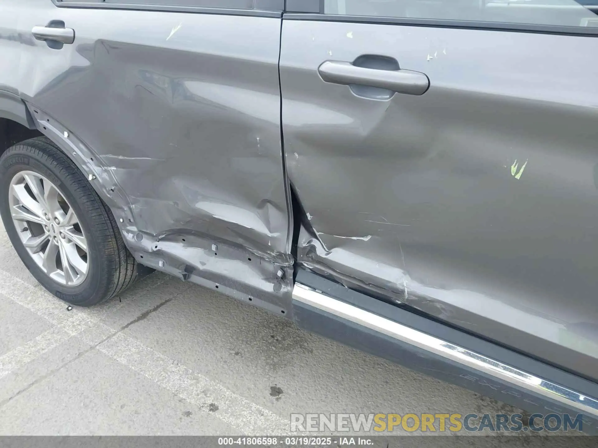 6 Photograph of a damaged car 1FMSK8DH3NGA72502 FORD EXPLORER 2022