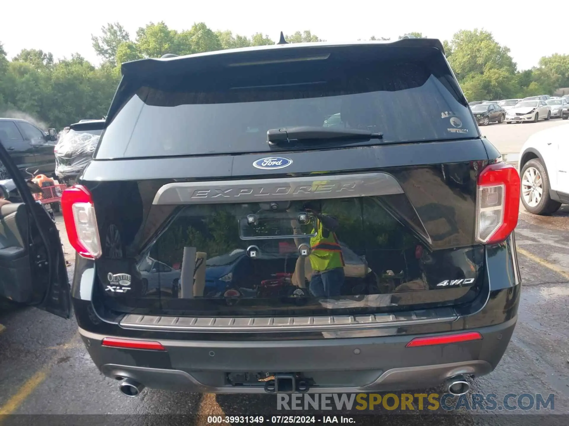 17 Photograph of a damaged car 1FMSK8DH3NGB26882 FORD EXPLORER 2022