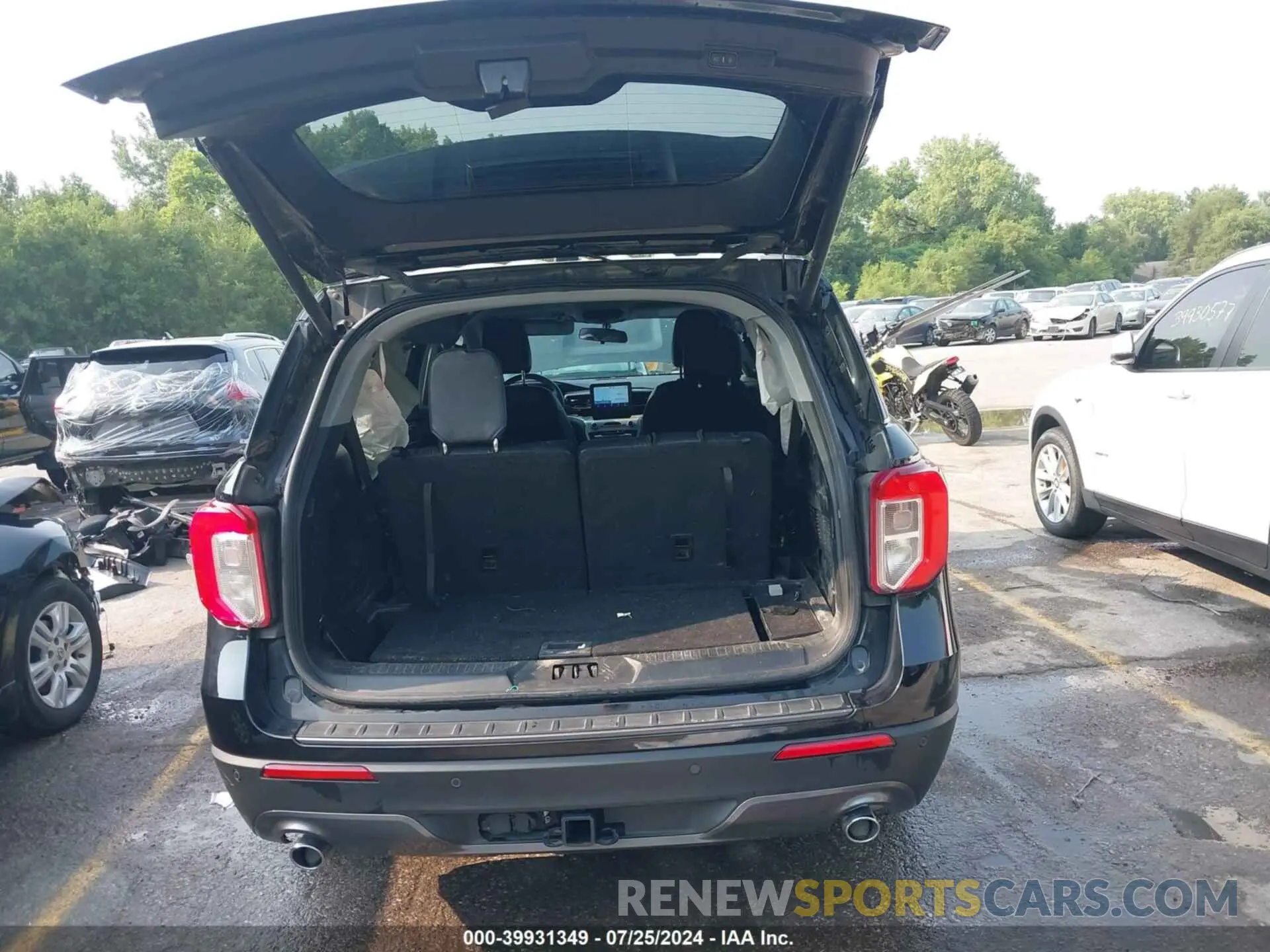 18 Photograph of a damaged car 1FMSK8DH3NGB26882 FORD EXPLORER 2022