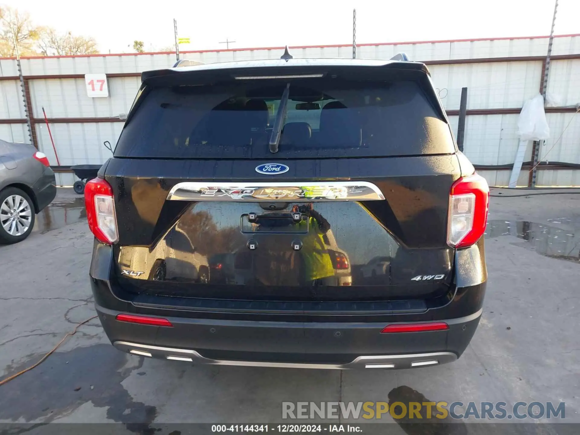 17 Photograph of a damaged car 1FMSK8DH4NGA59581 FORD EXPLORER 2022