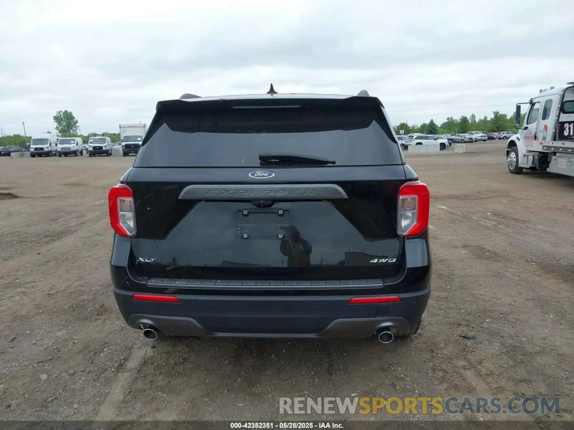 17 Photograph of a damaged car 1FMSK8DH5NGB07914 FORD EXPLORER 2022