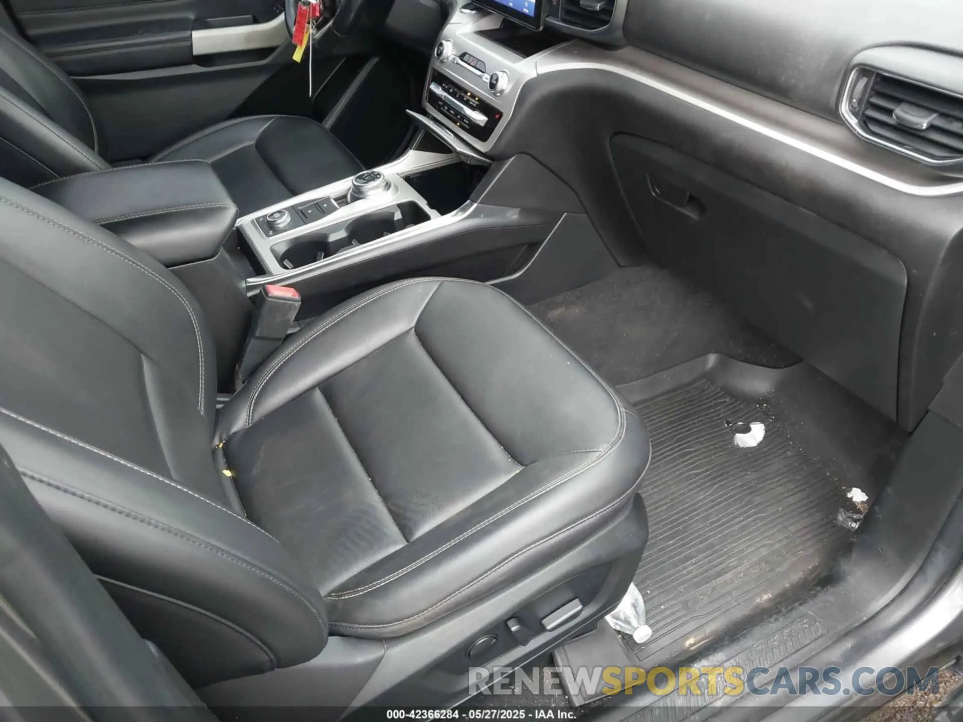 5 Photograph of a damaged car 1FMSK8DH5NGB22171 FORD EXPLORER 2022