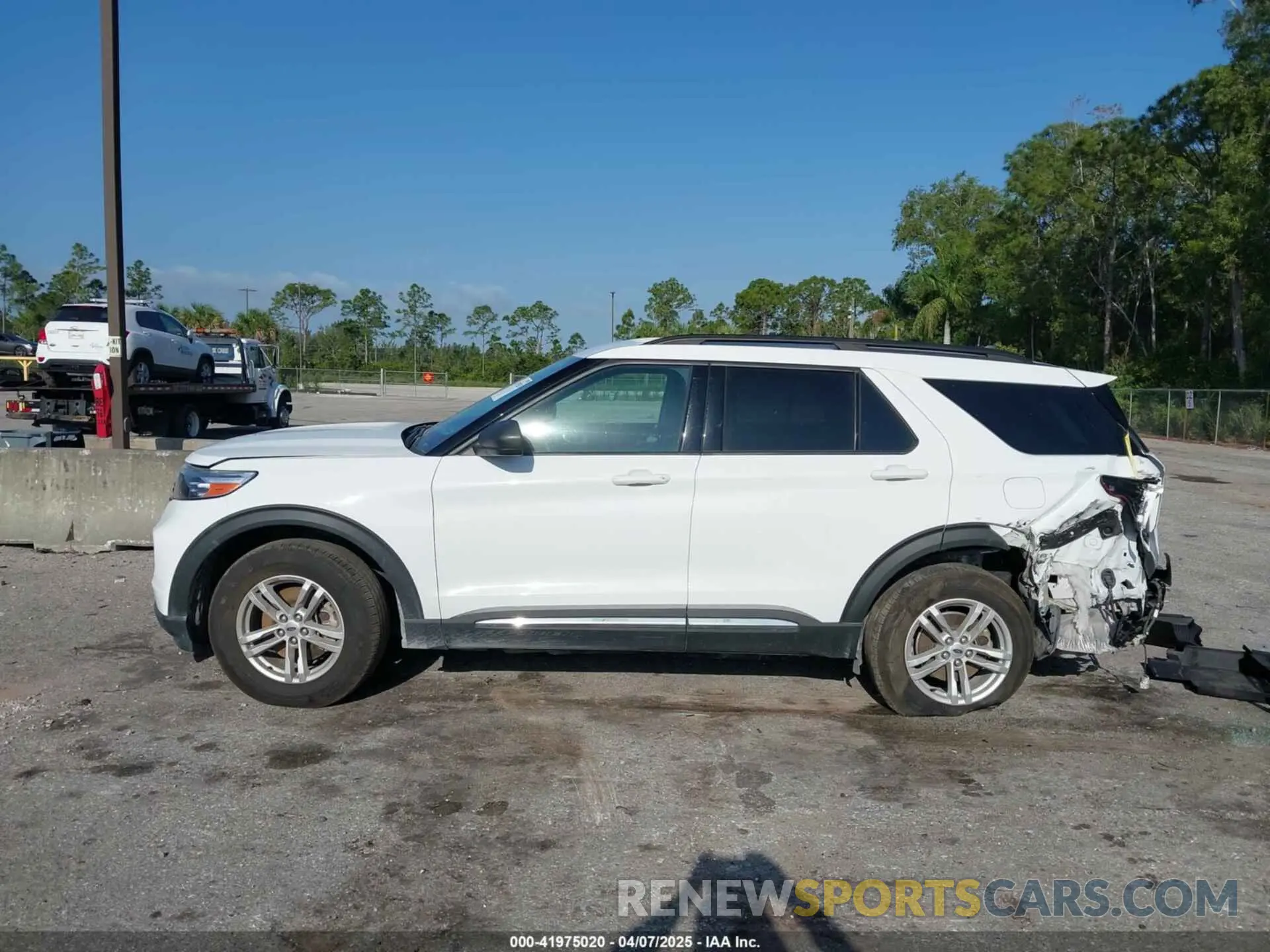 14 Photograph of a damaged car 1FMSK8DH6NGA49828 FORD EXPLORER 2022