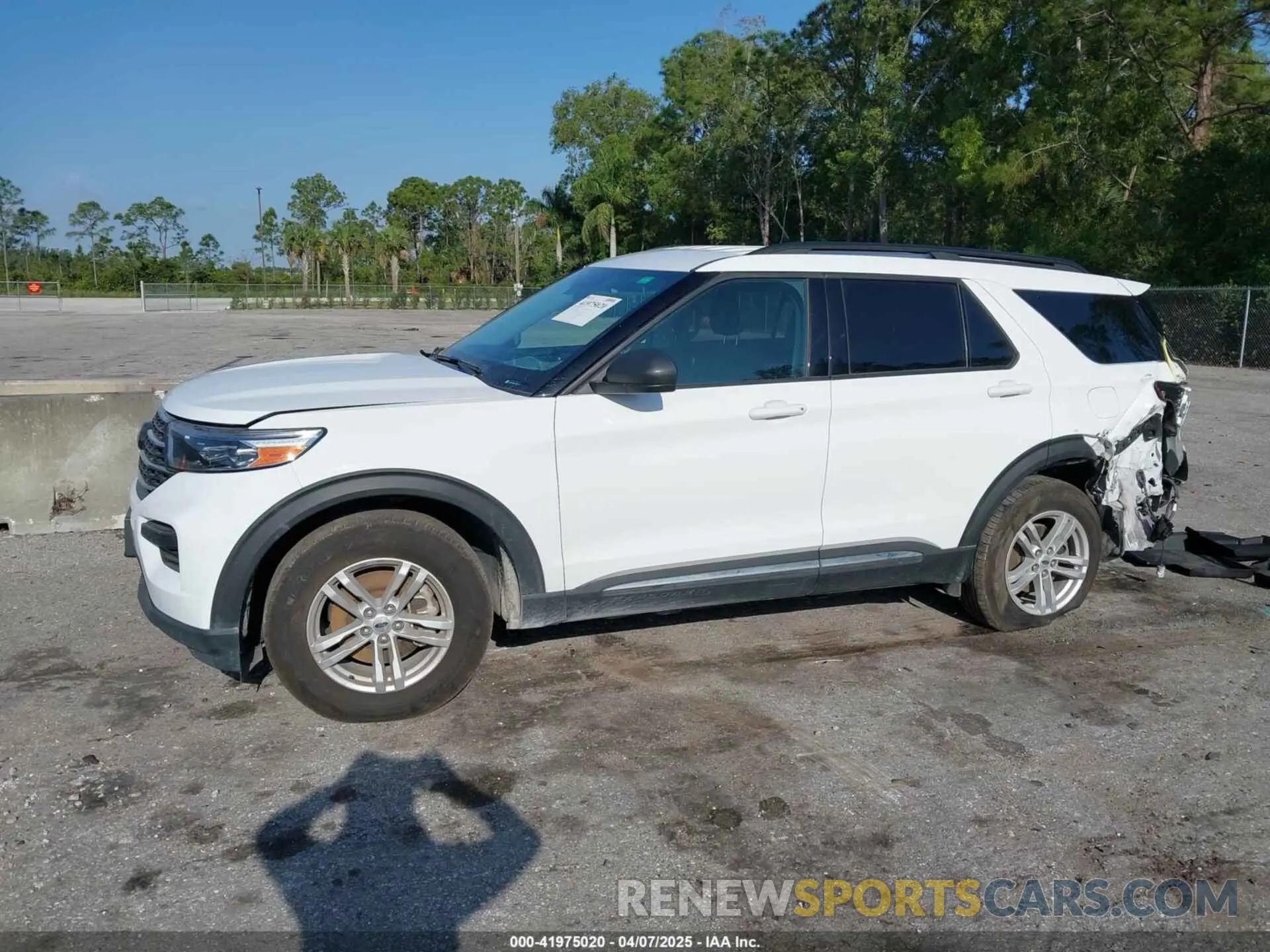 2 Photograph of a damaged car 1FMSK8DH6NGA49828 FORD EXPLORER 2022