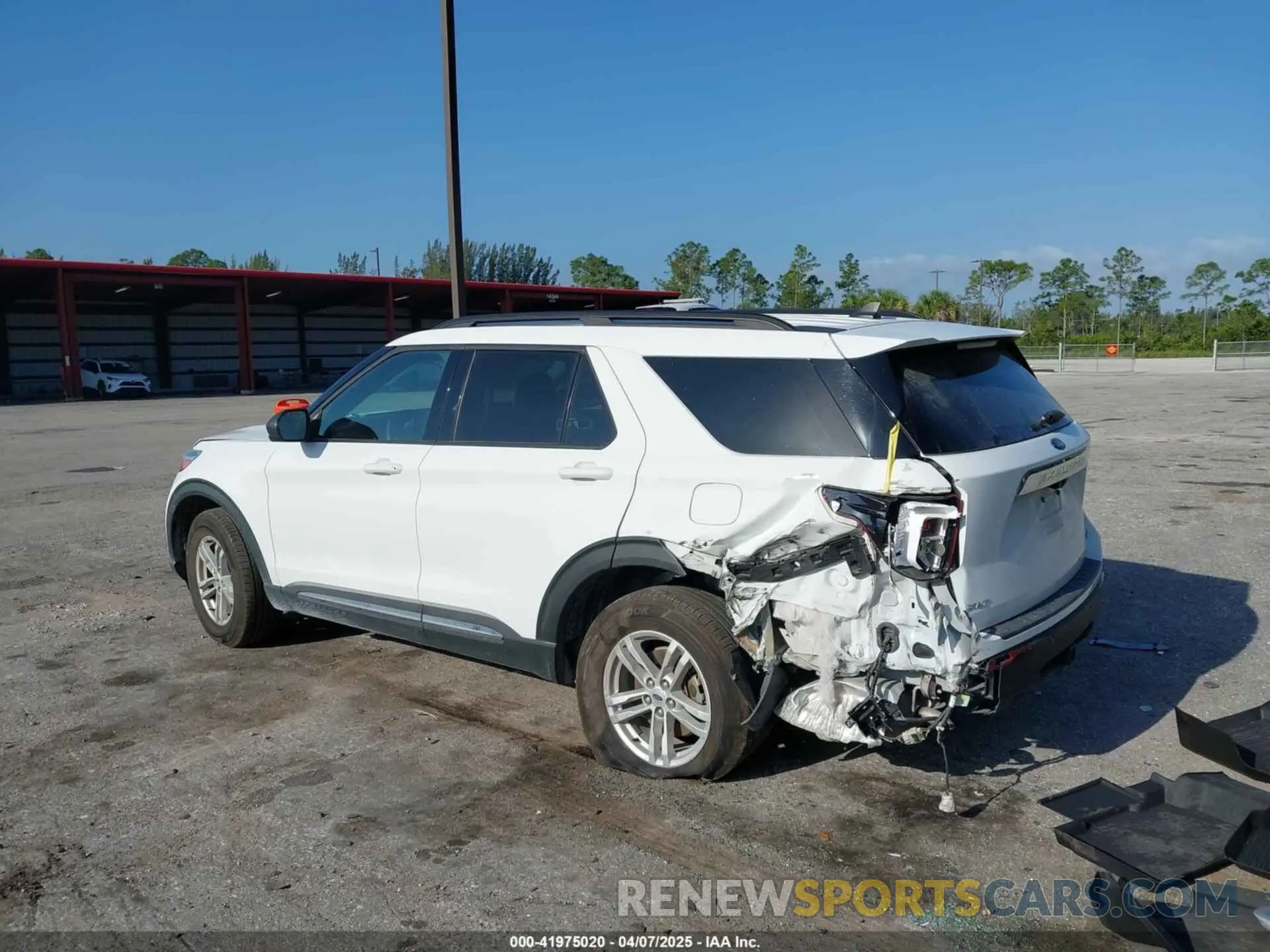 3 Photograph of a damaged car 1FMSK8DH6NGA49828 FORD EXPLORER 2022