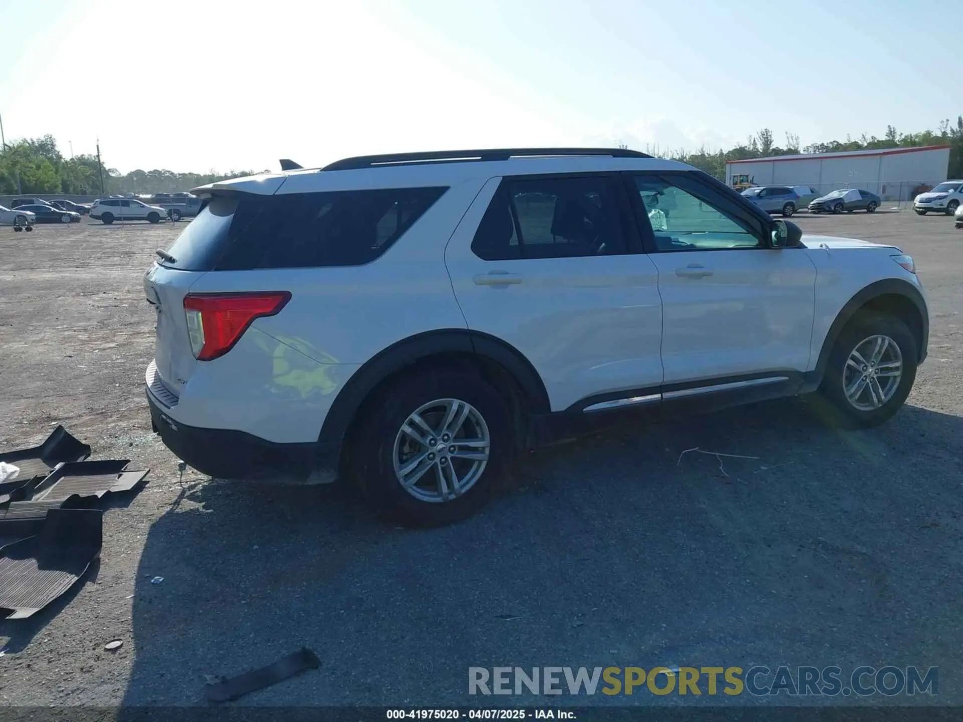 4 Photograph of a damaged car 1FMSK8DH6NGA49828 FORD EXPLORER 2022