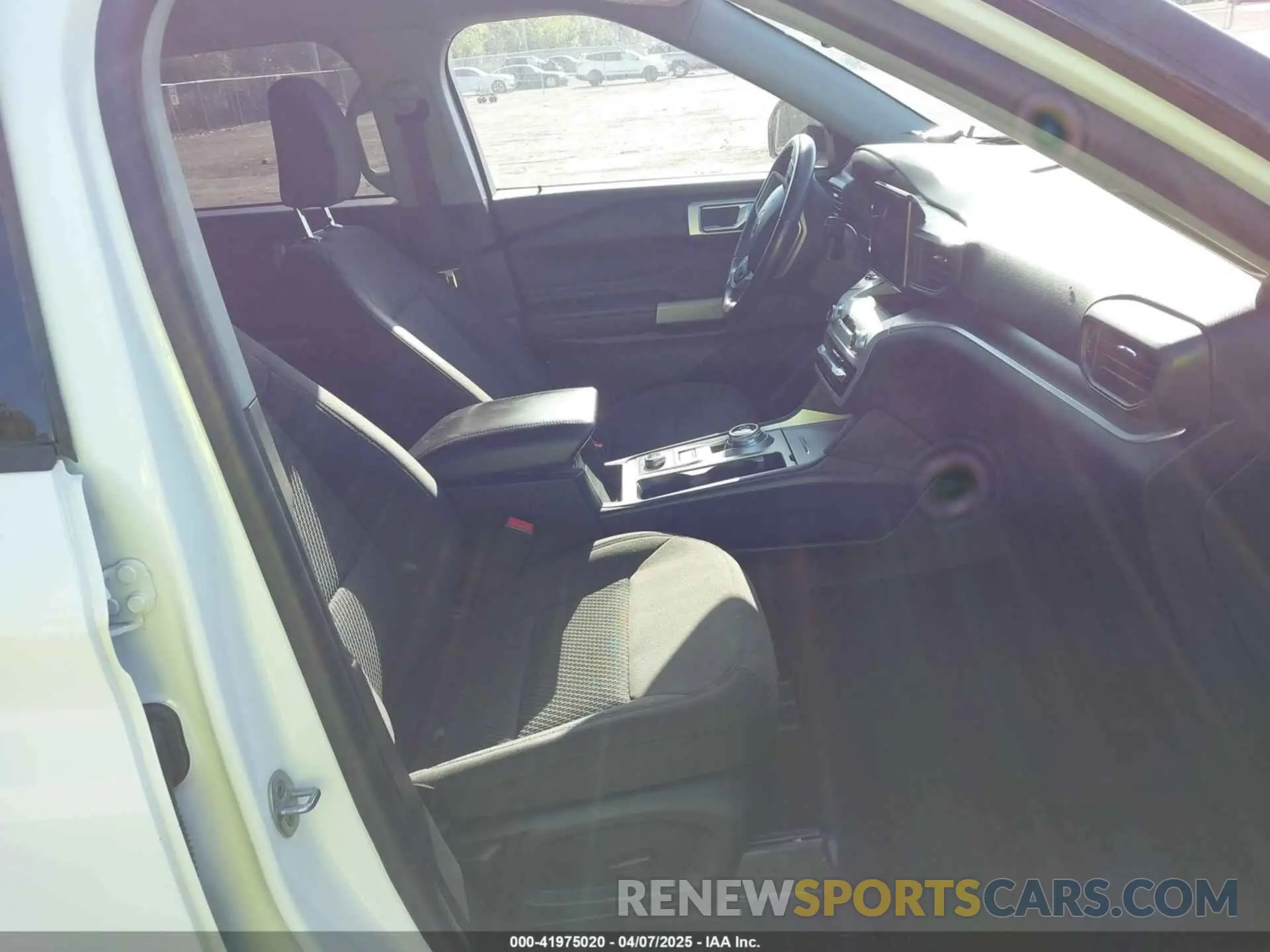 5 Photograph of a damaged car 1FMSK8DH6NGA49828 FORD EXPLORER 2022