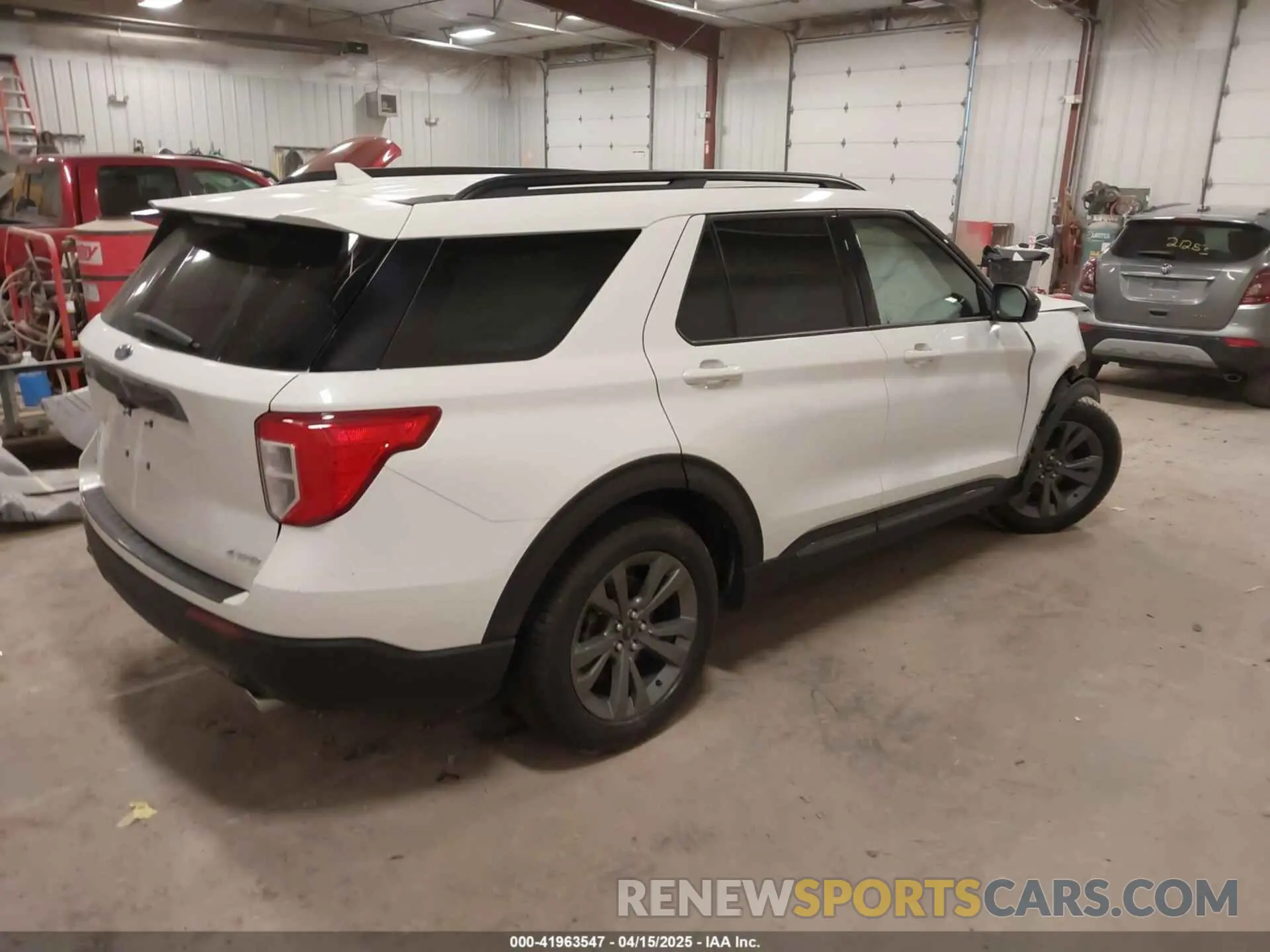 4 Photograph of a damaged car 1FMSK8DH6NGB96375 FORD EXPLORER 2022