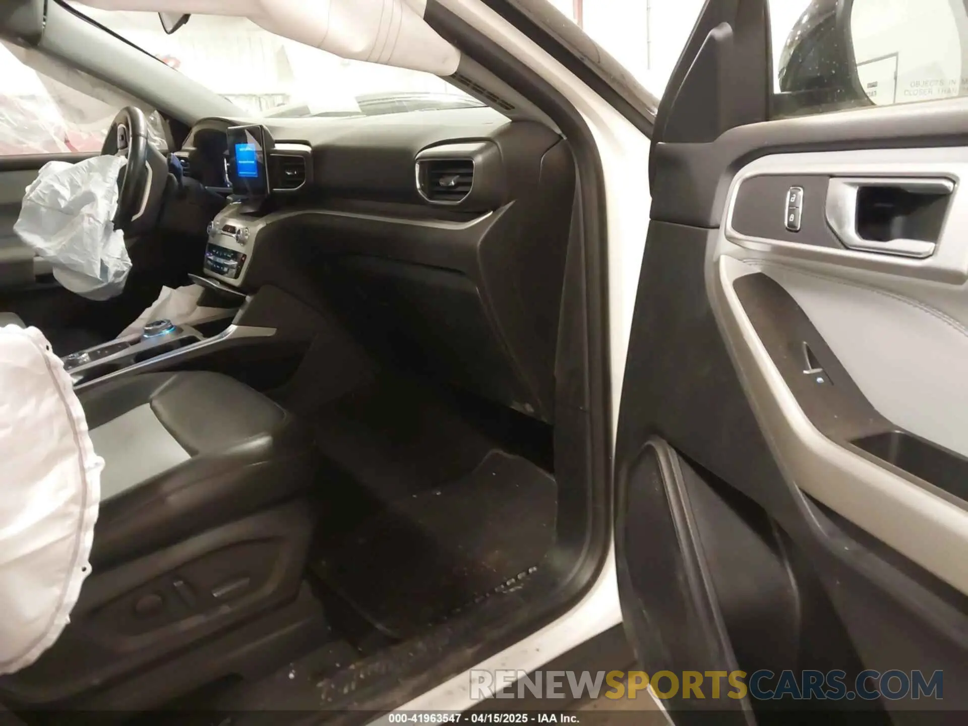 5 Photograph of a damaged car 1FMSK8DH6NGB96375 FORD EXPLORER 2022