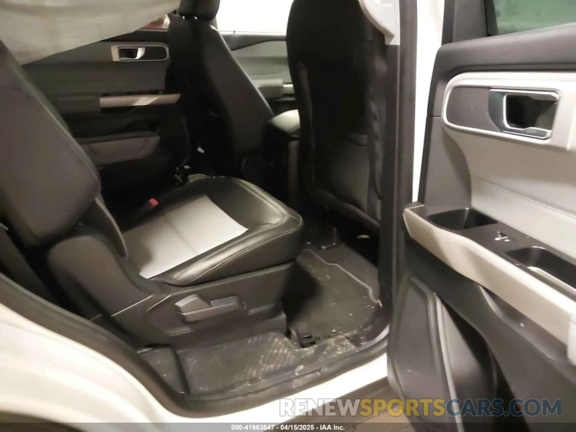8 Photograph of a damaged car 1FMSK8DH6NGB96375 FORD EXPLORER 2022