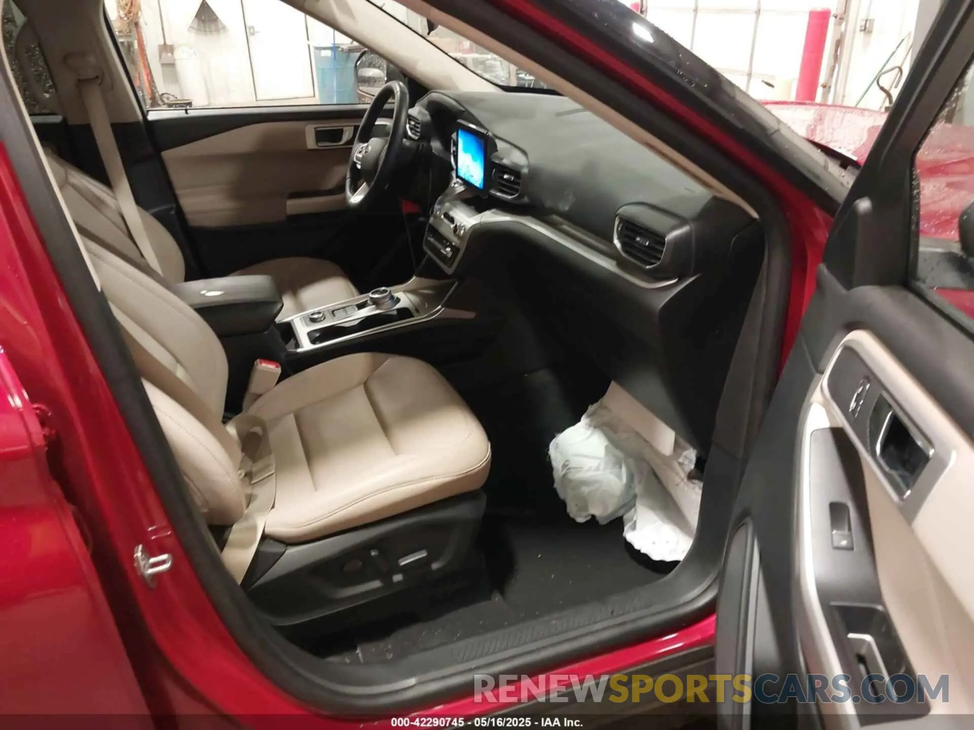 5 Photograph of a damaged car 1FMSK8DH8NGB74555 FORD EXPLORER 2022