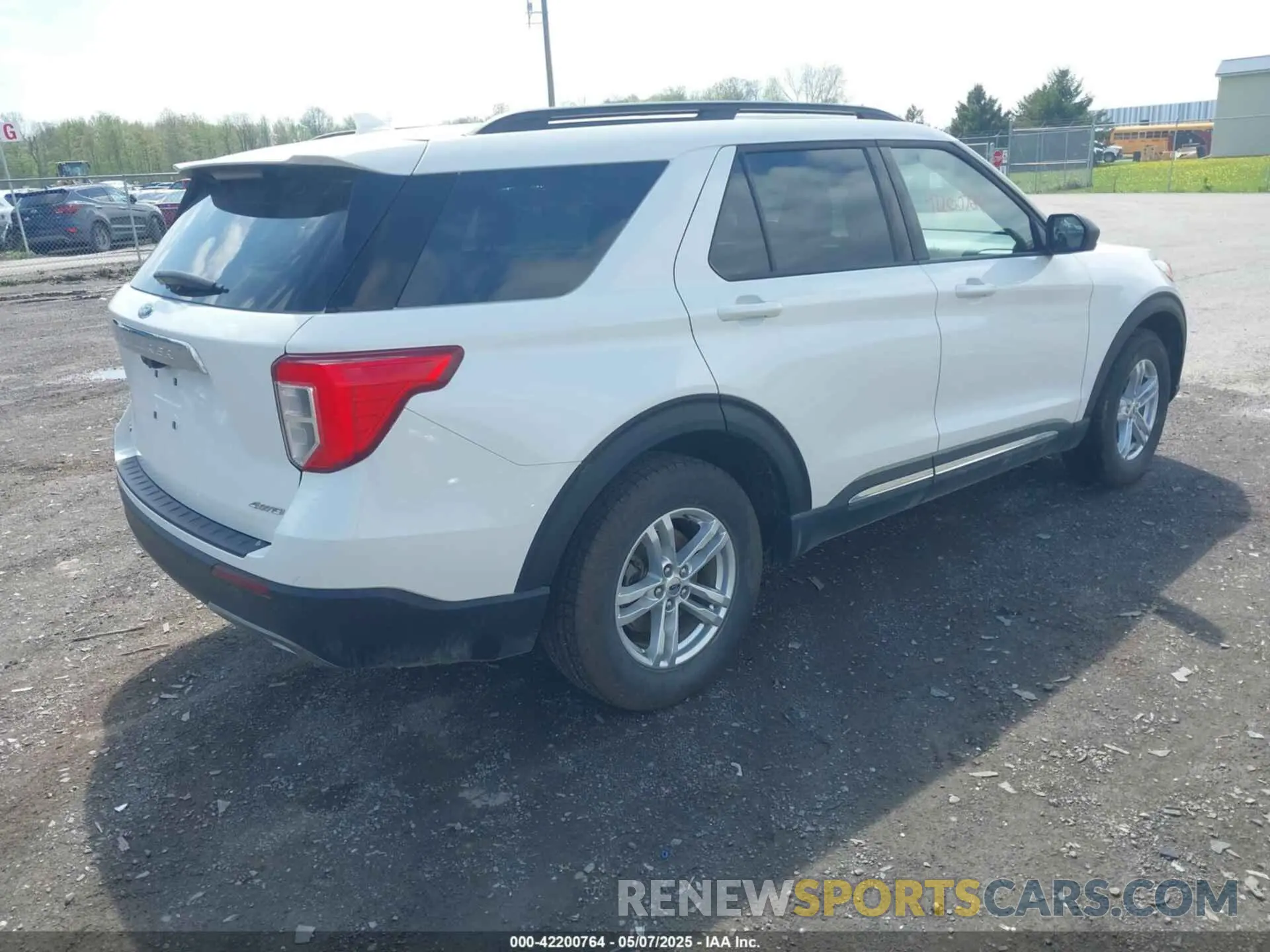 4 Photograph of a damaged car 1FMSK8DH8NGB99424 FORD EXPLORER 2022