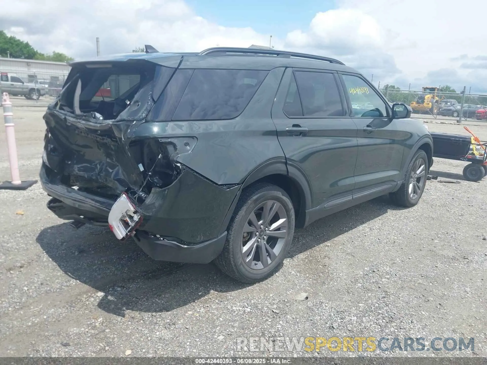 4 Photograph of a damaged car 1FMSK8DH9NGA27998 FORD EXPLORER 2022