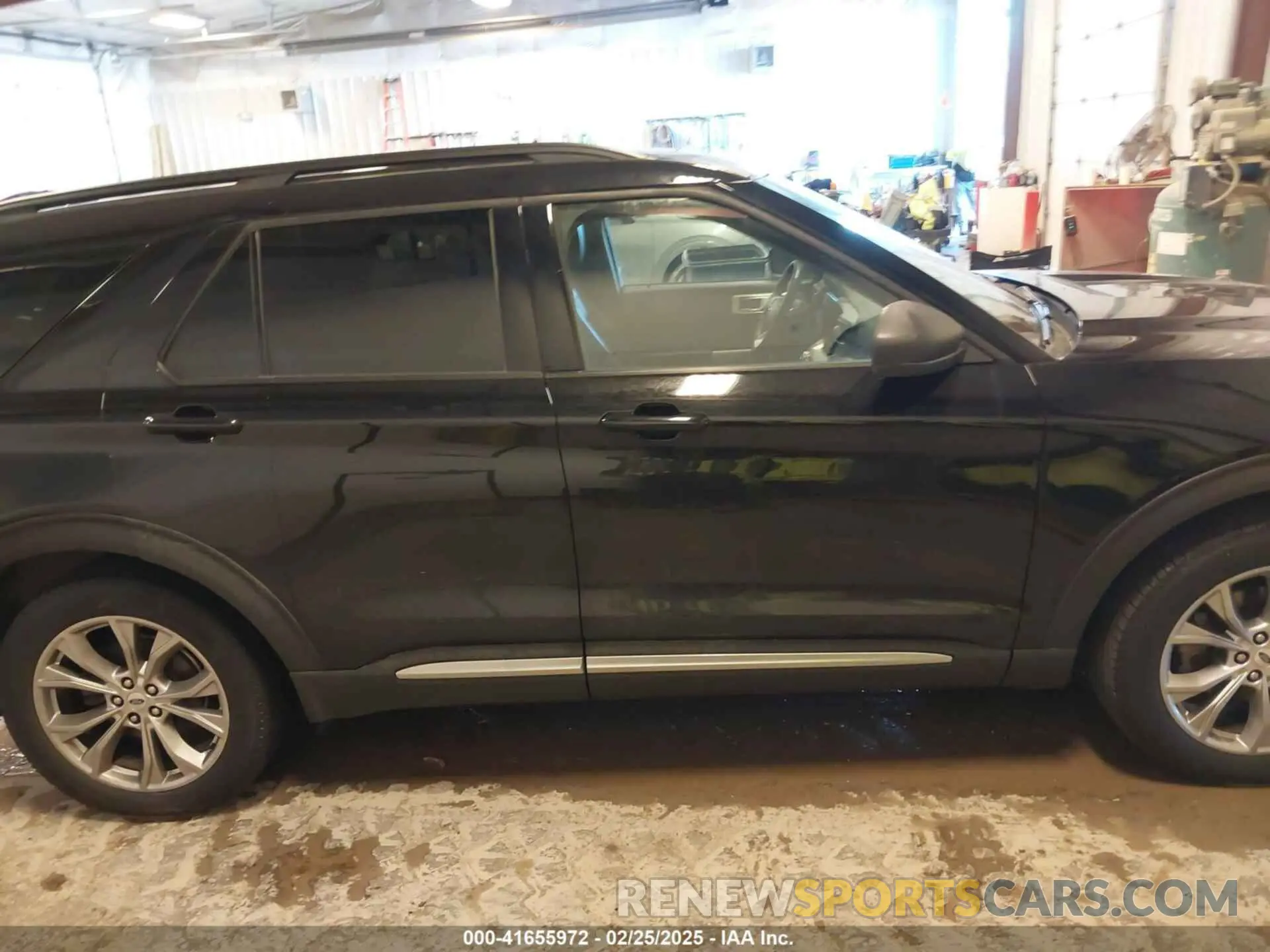 13 Photograph of a damaged car 1FMSK8DH9NGA31582 FORD EXPLORER 2022