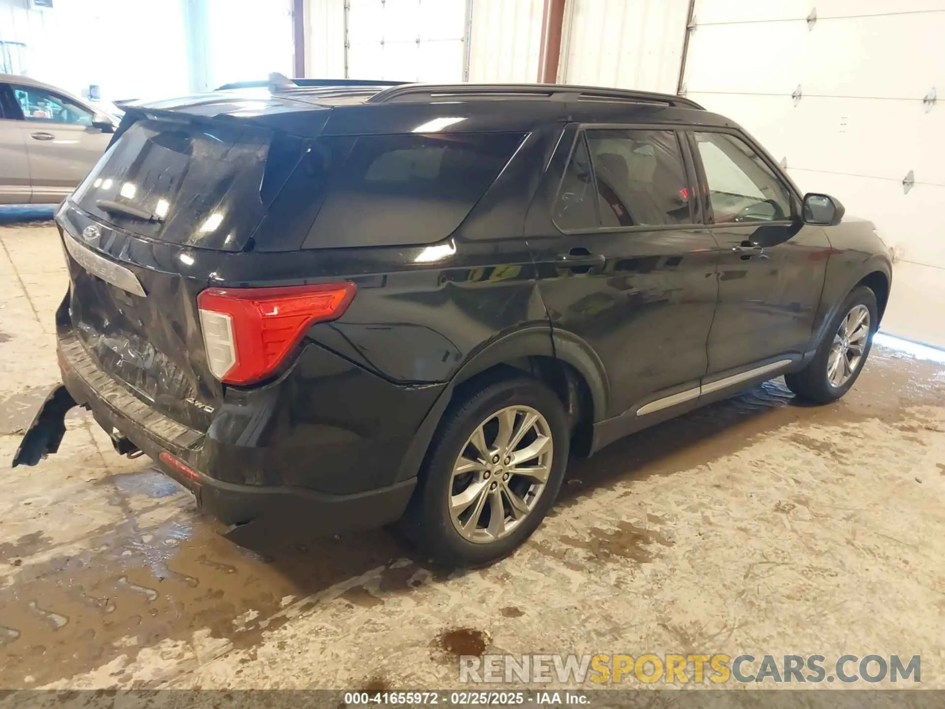 4 Photograph of a damaged car 1FMSK8DH9NGA31582 FORD EXPLORER 2022