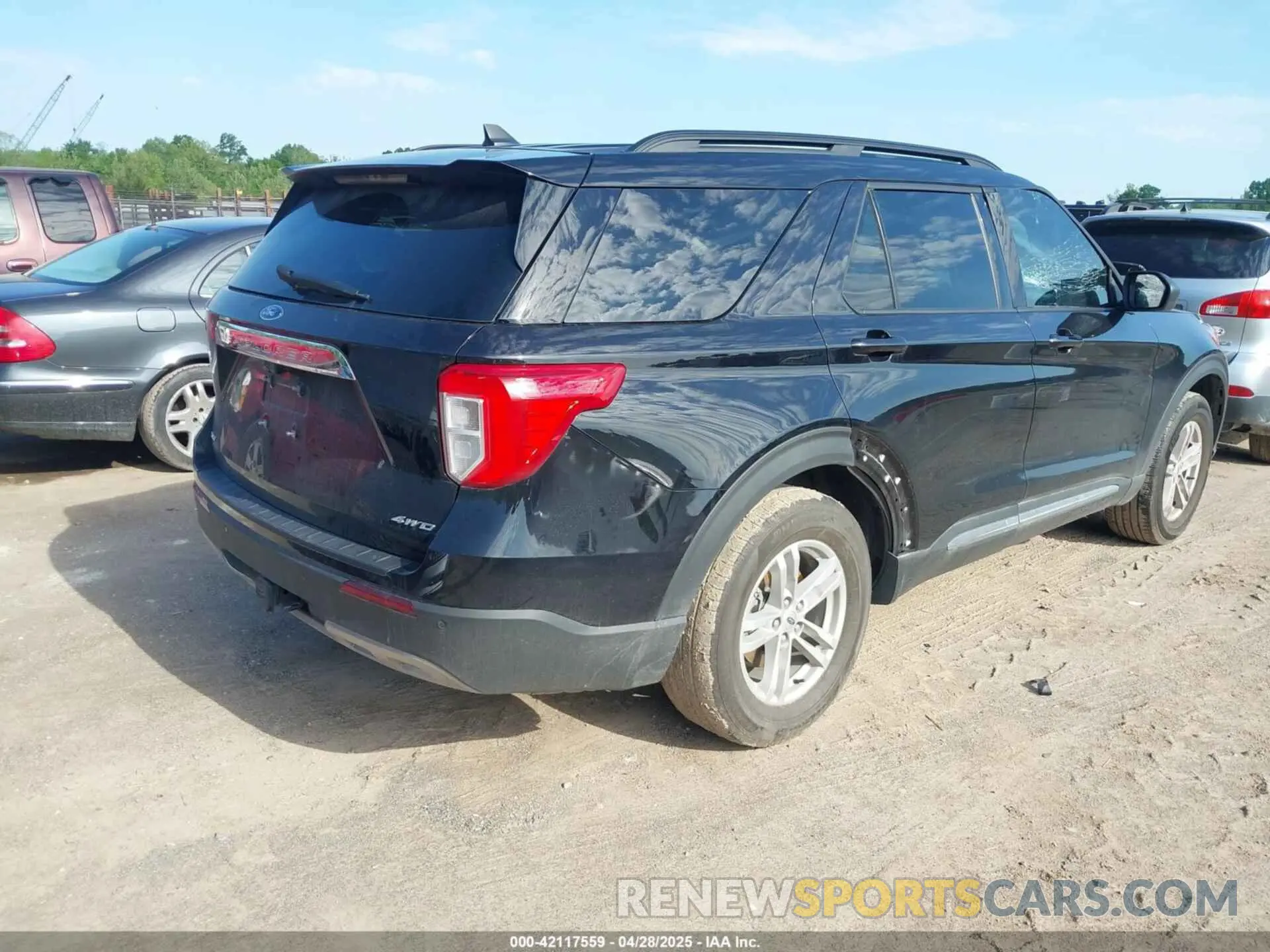 4 Photograph of a damaged car 1FMSK8DH9NGB27633 FORD EXPLORER 2022
