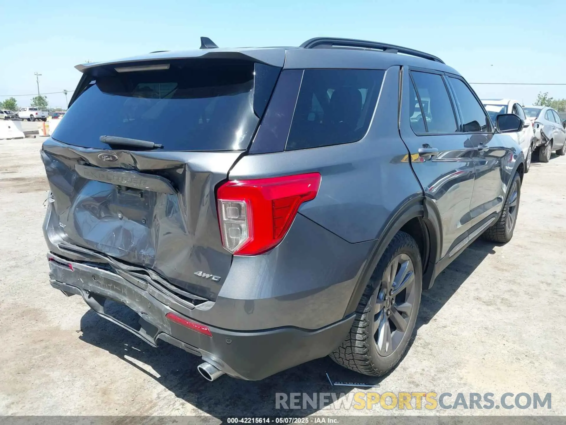 4 Photograph of a damaged car 1FMSK8DHXNGB42738 FORD EXPLORER 2022