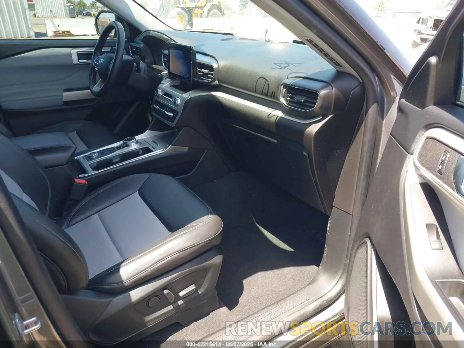 5 Photograph of a damaged car 1FMSK8DHXNGB42738 FORD EXPLORER 2022