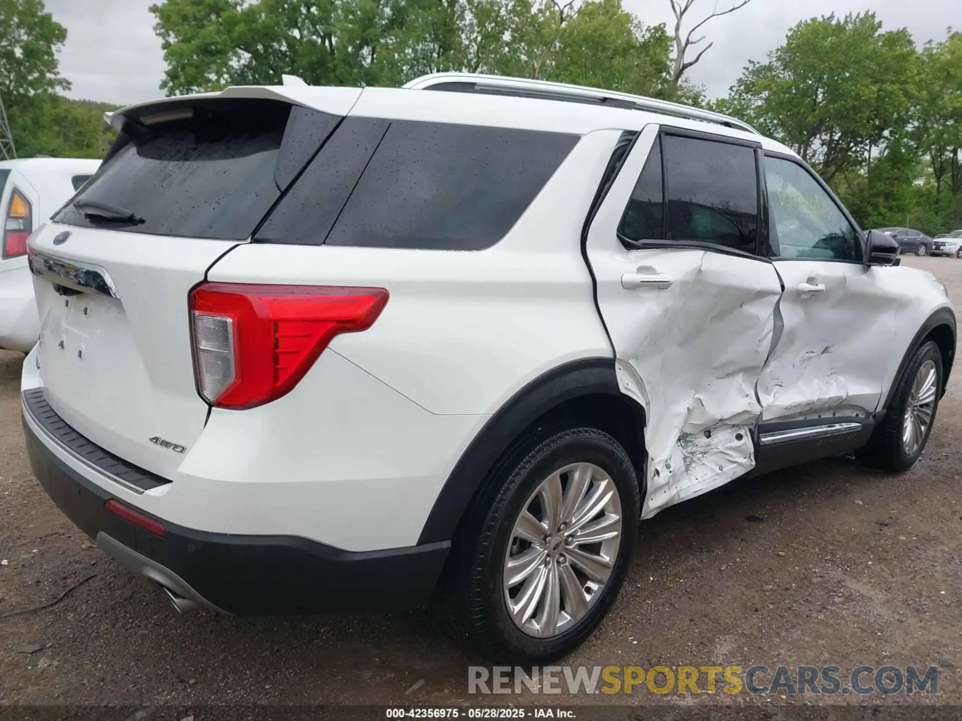 4 Photograph of a damaged car 1FMSK8FH3NGA07498 FORD EXPLORER 2022