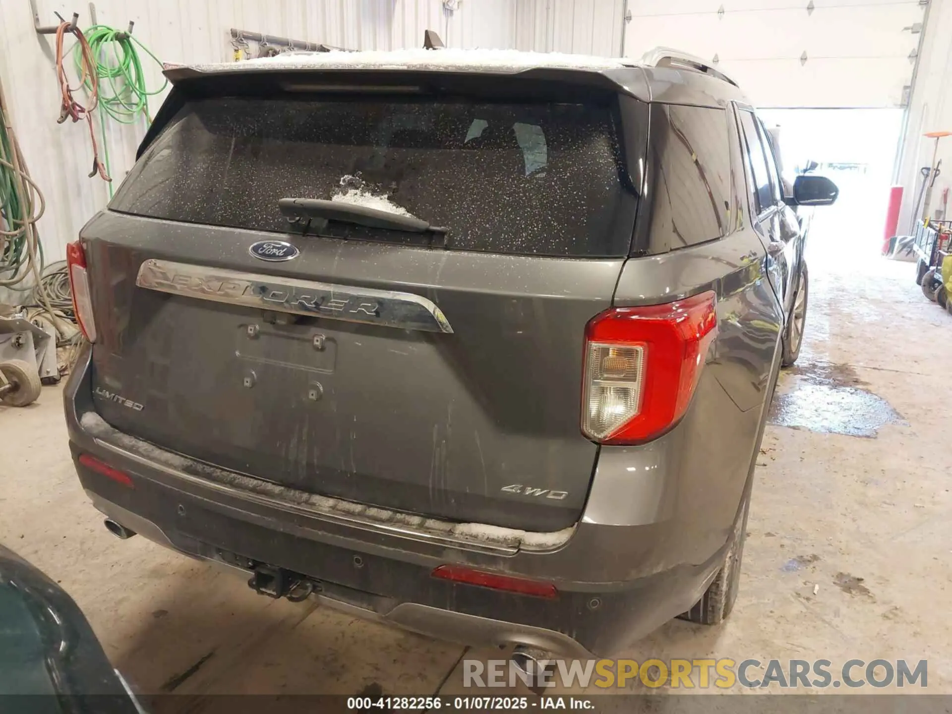 17 Photograph of a damaged car 1FMSK8FH6NGA44738 FORD EXPLORER 2022